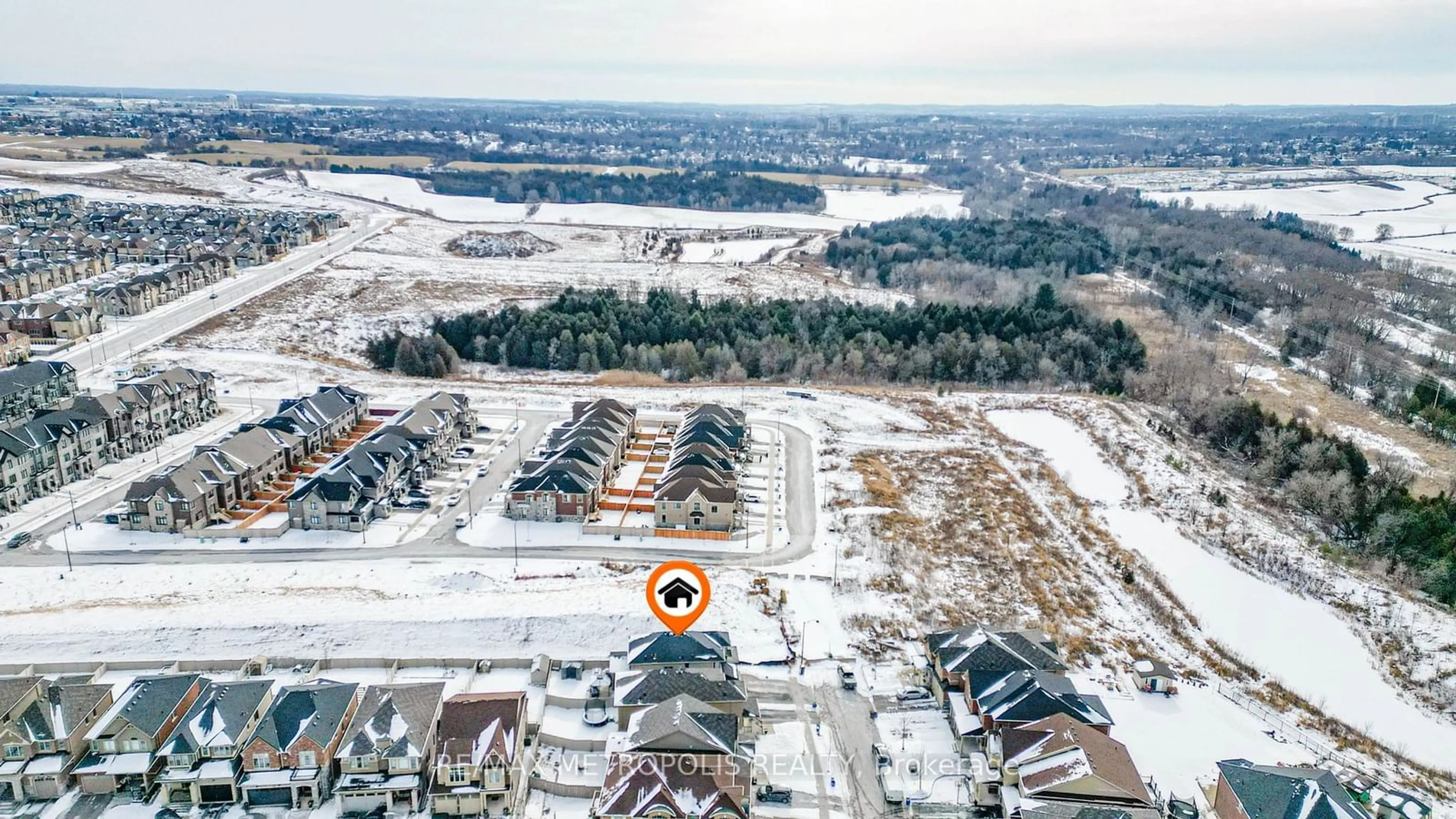 A pic from outside/outdoor area/front of a property/back of a property/a pic from drone, water/lake/river/ocean view for 64 Kiteley Cres, East Gwillimbury Ontario L9N 0L6