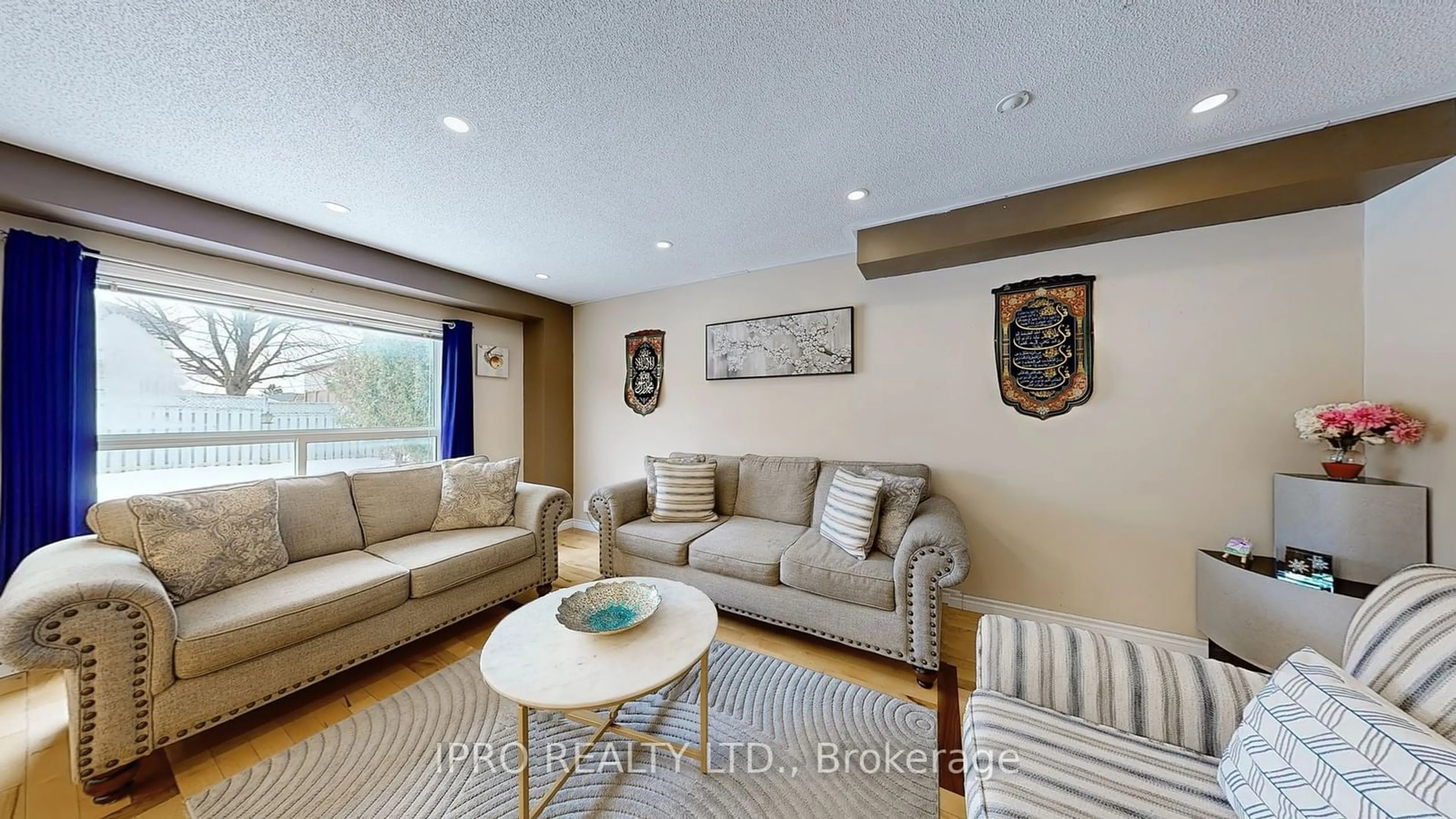 Living room with furniture, unknown for 147 Professor Day Dr, Bradford West Gwillimbury Ontario L3Z 3B9