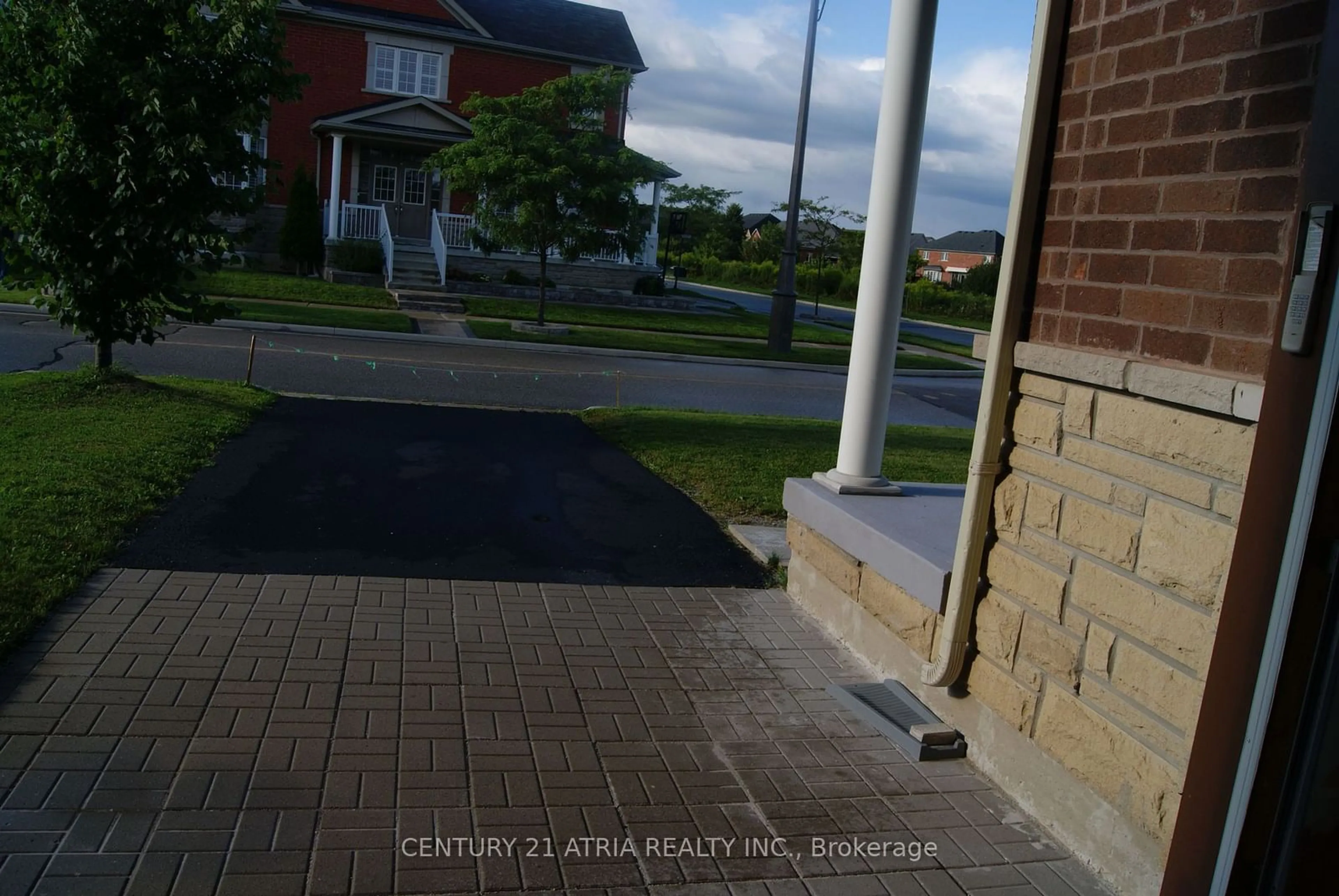 A pic from outside/outdoor area/front of a property/back of a property/a pic from drone, street for 1 Pacific Rim Crt, Richmond Hill Ontario L4E 0W8