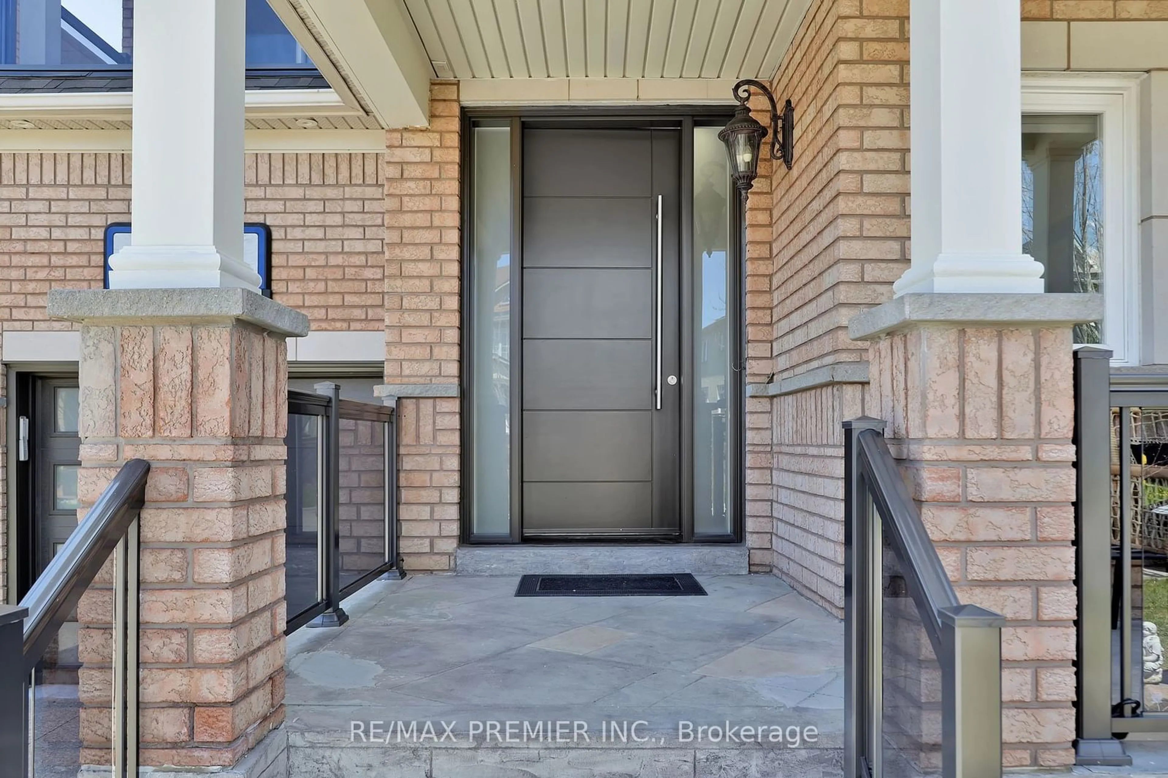 Indoor entryway for 39 Vireo Way, Vaughan Ontario L4H 2T7