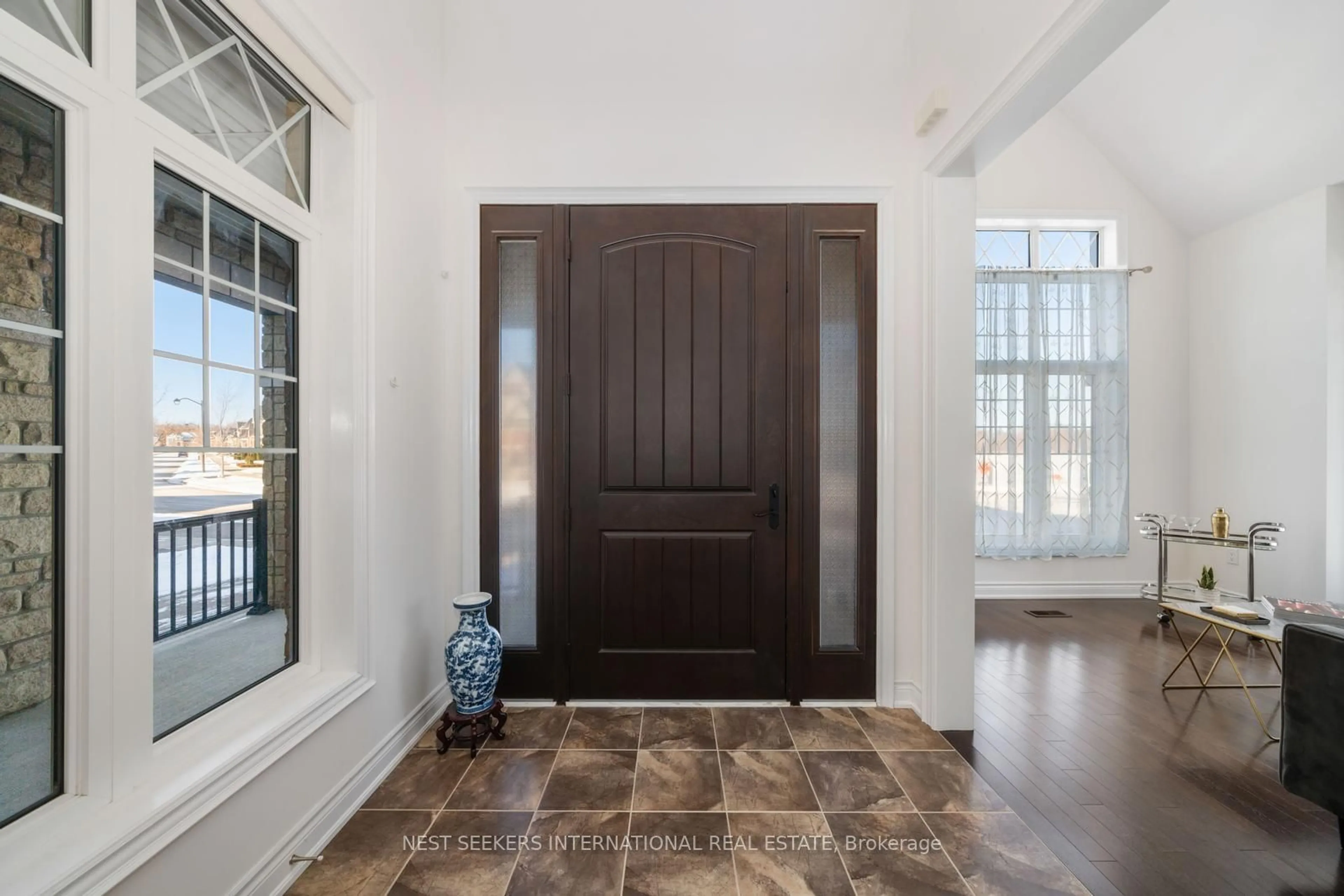 Indoor entryway for 3 Larkin Ave, King Ontario L7B 0N8