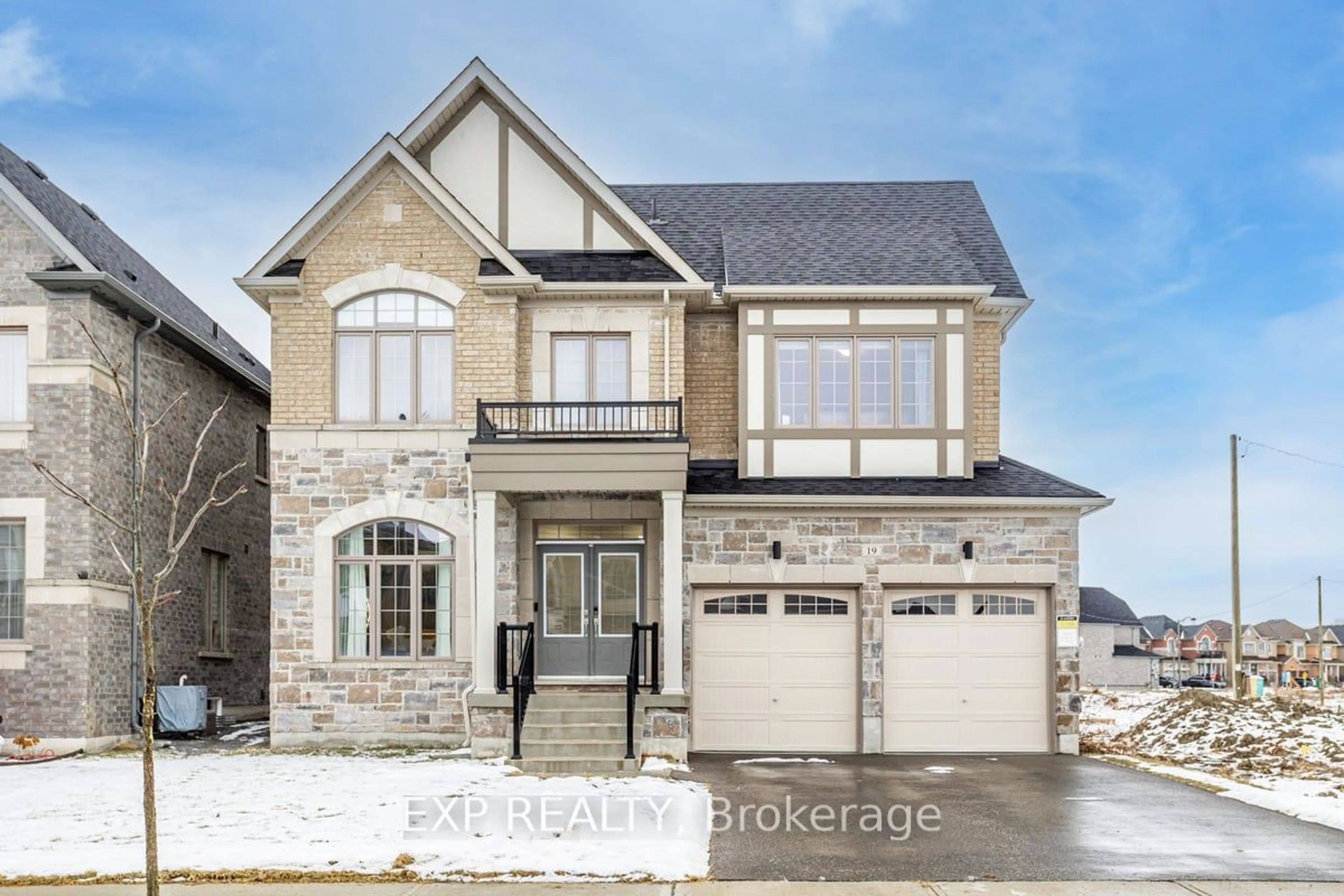 Home with brick exterior material, street for 19 Concert Hill Way, East Gwillimbury Ontario L9N 0W9