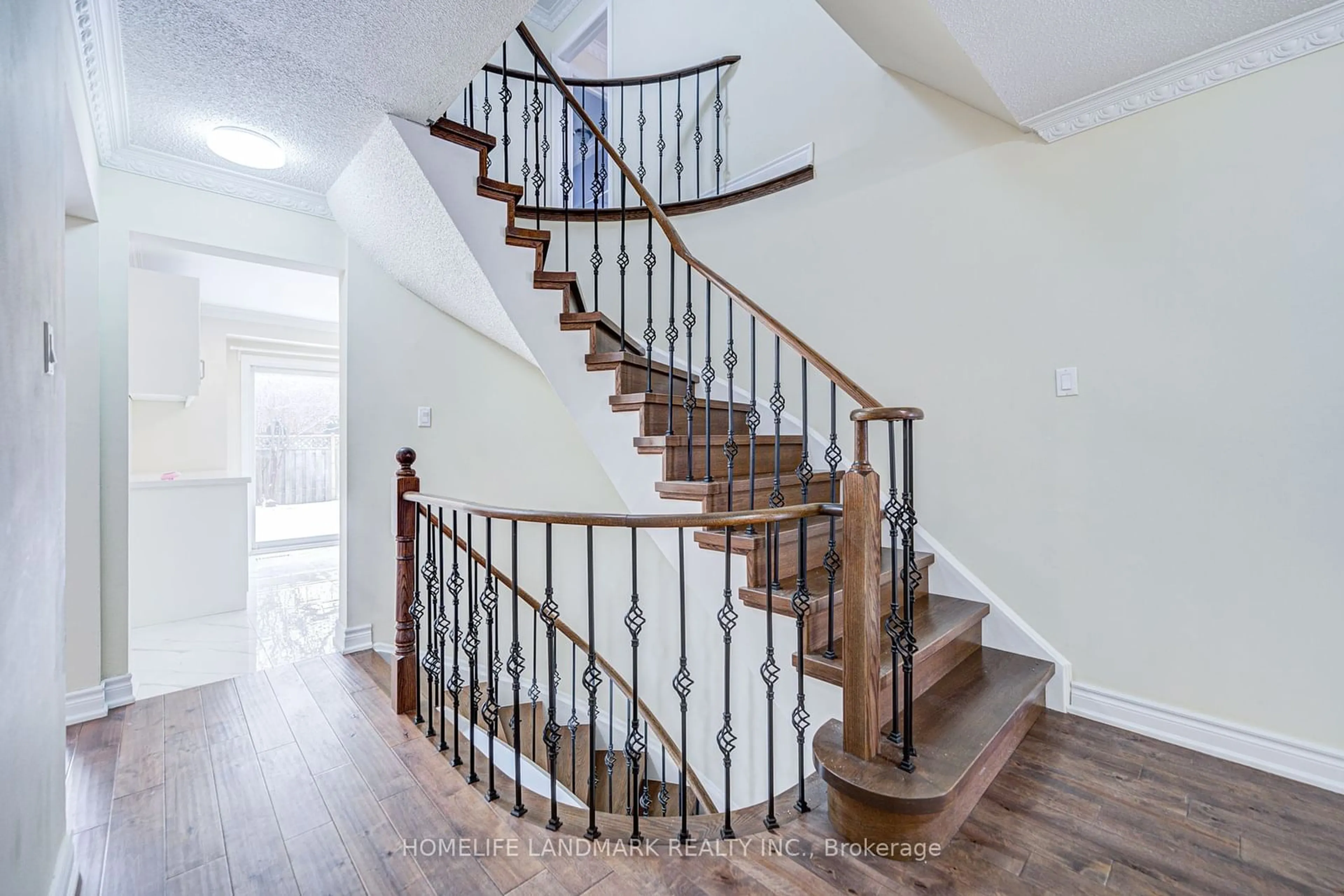 Stairs for 124 Carrington Dr, Richmond Hill Ontario L4C 7Y9