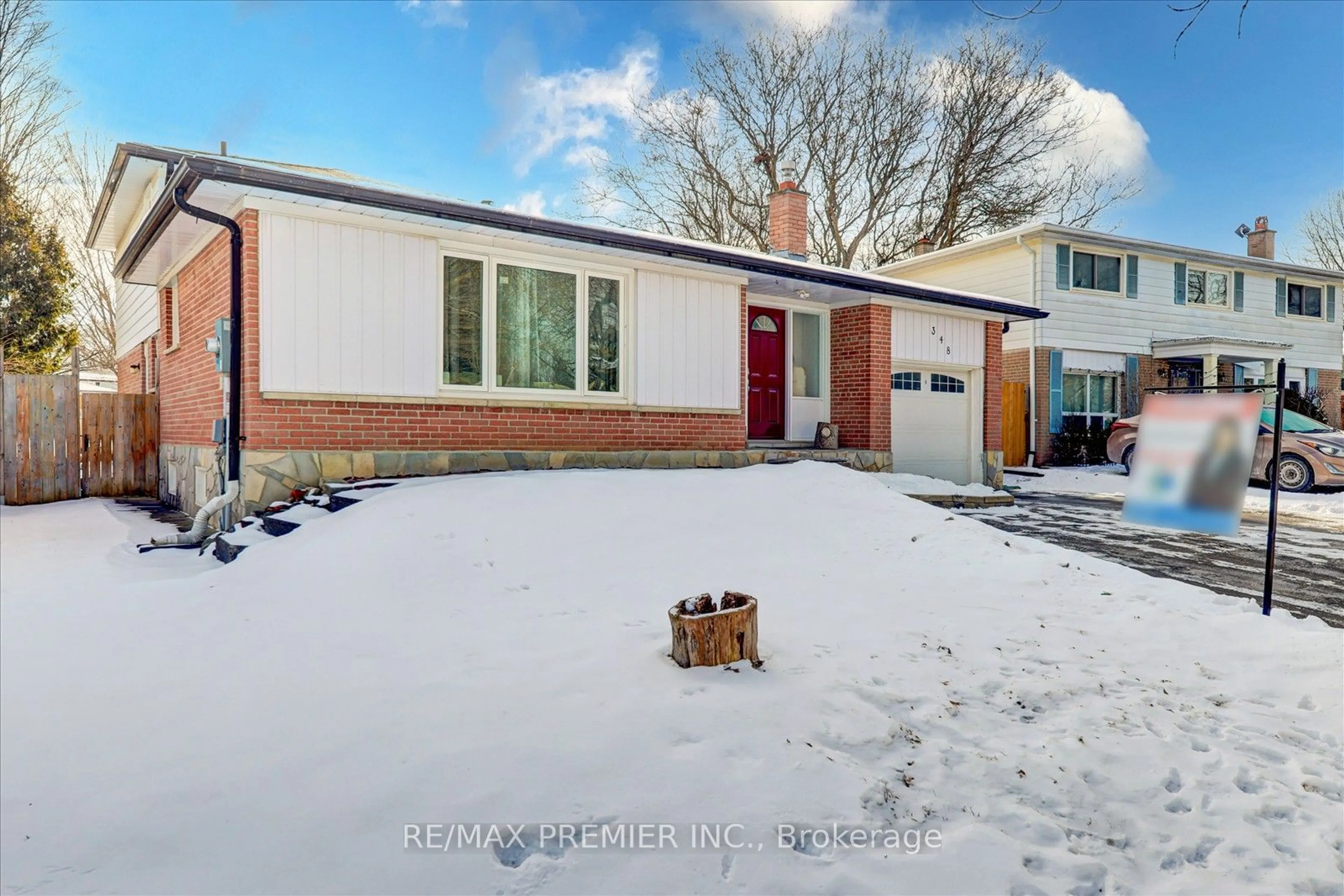 A pic from outside/outdoor area/front of a property/back of a property/a pic from drone, street for 348 Dennie Ave, Newmarket Ontario L3Y 4M7