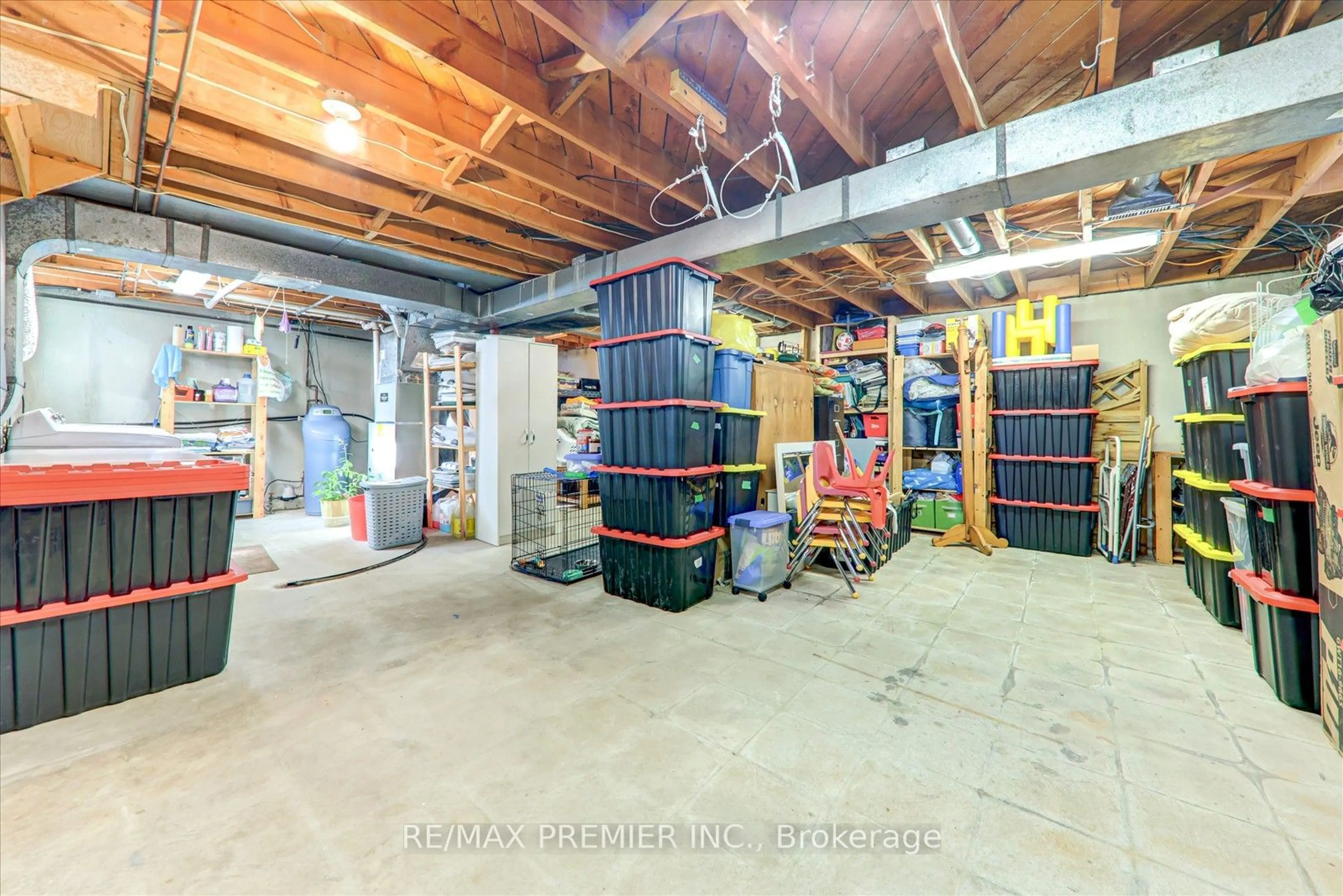 Indoor garage for 348 Dennie Ave, Newmarket Ontario L3Y 4M7