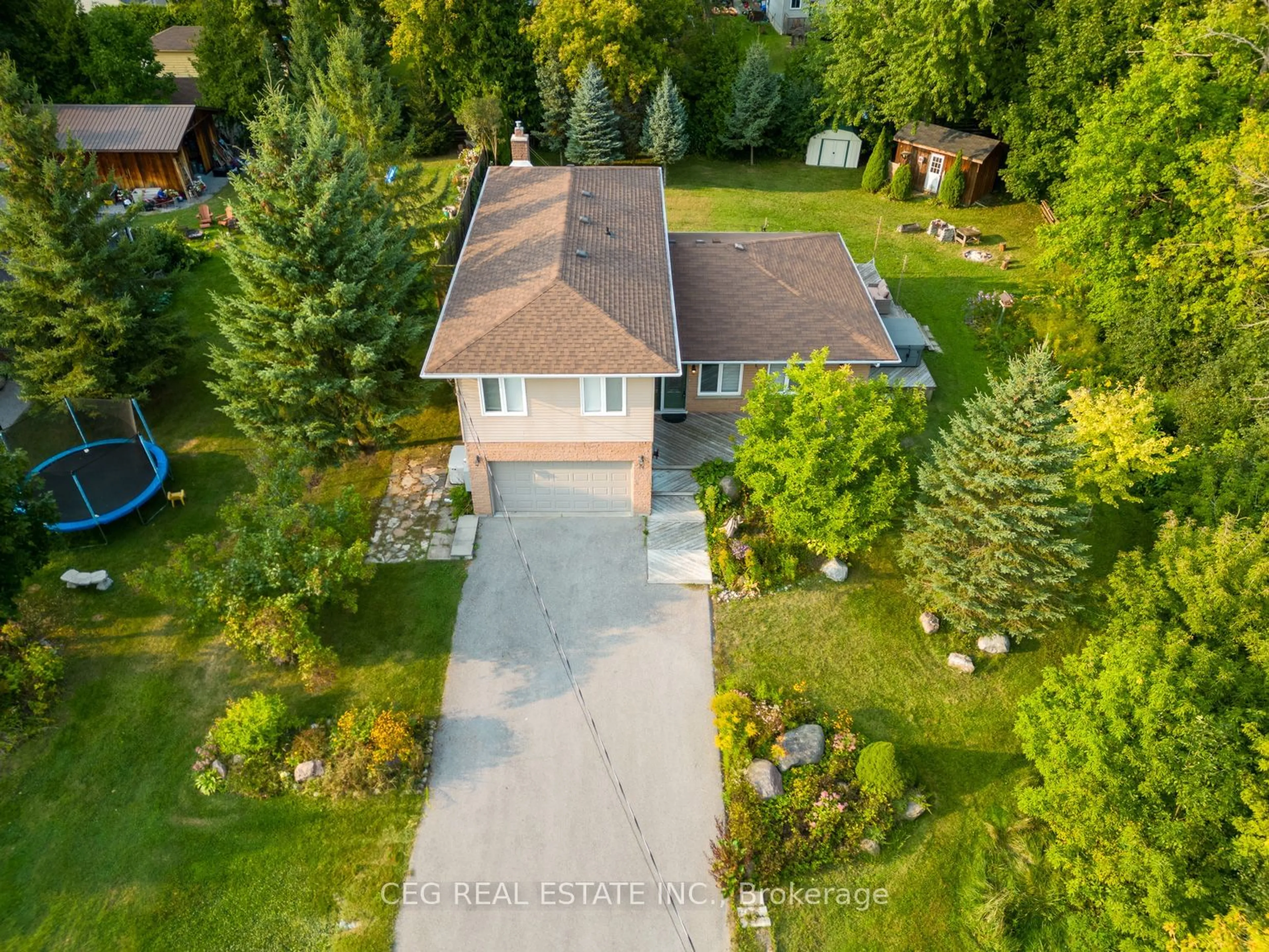 A pic from outside/outdoor area/front of a property/back of a property/a pic from drone, street for 14 Mellon Ave, Georgina Ontario L0E 1N0