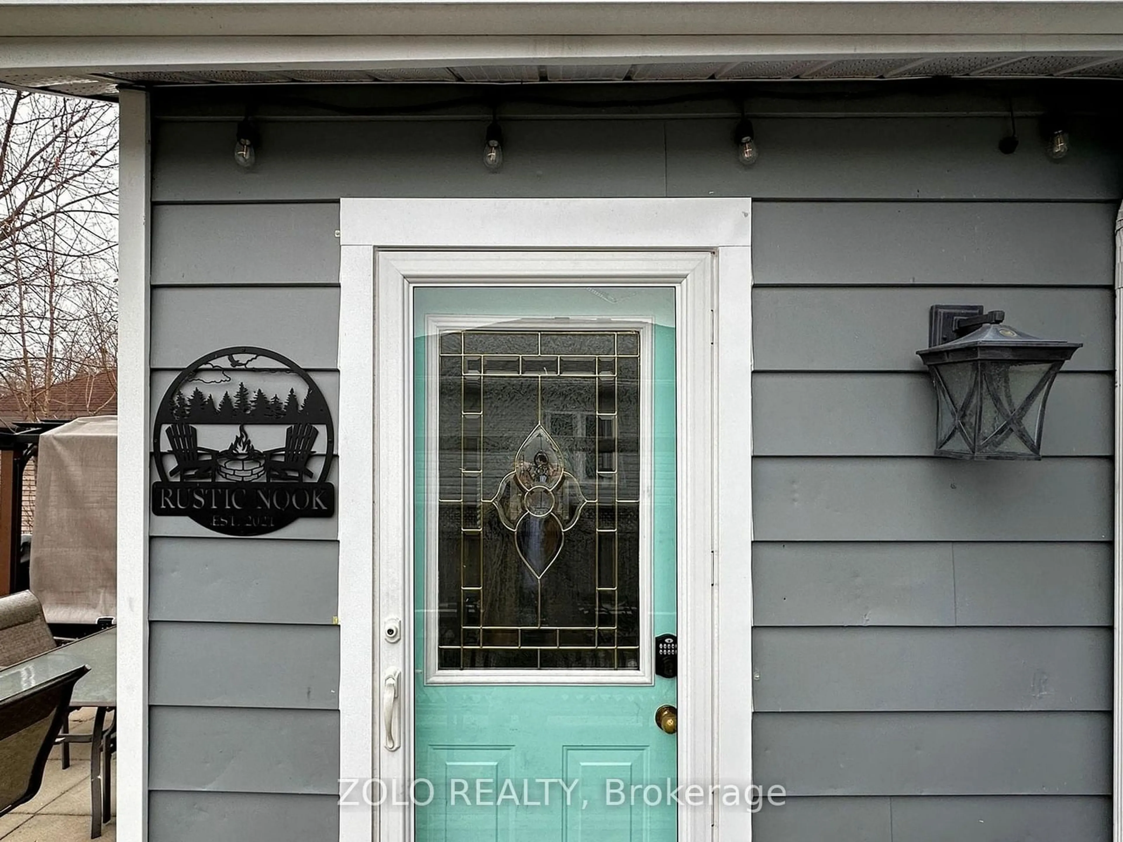 Indoor entryway for 2061 Eastern Ave, Innisfil Ontario L9S 4E2