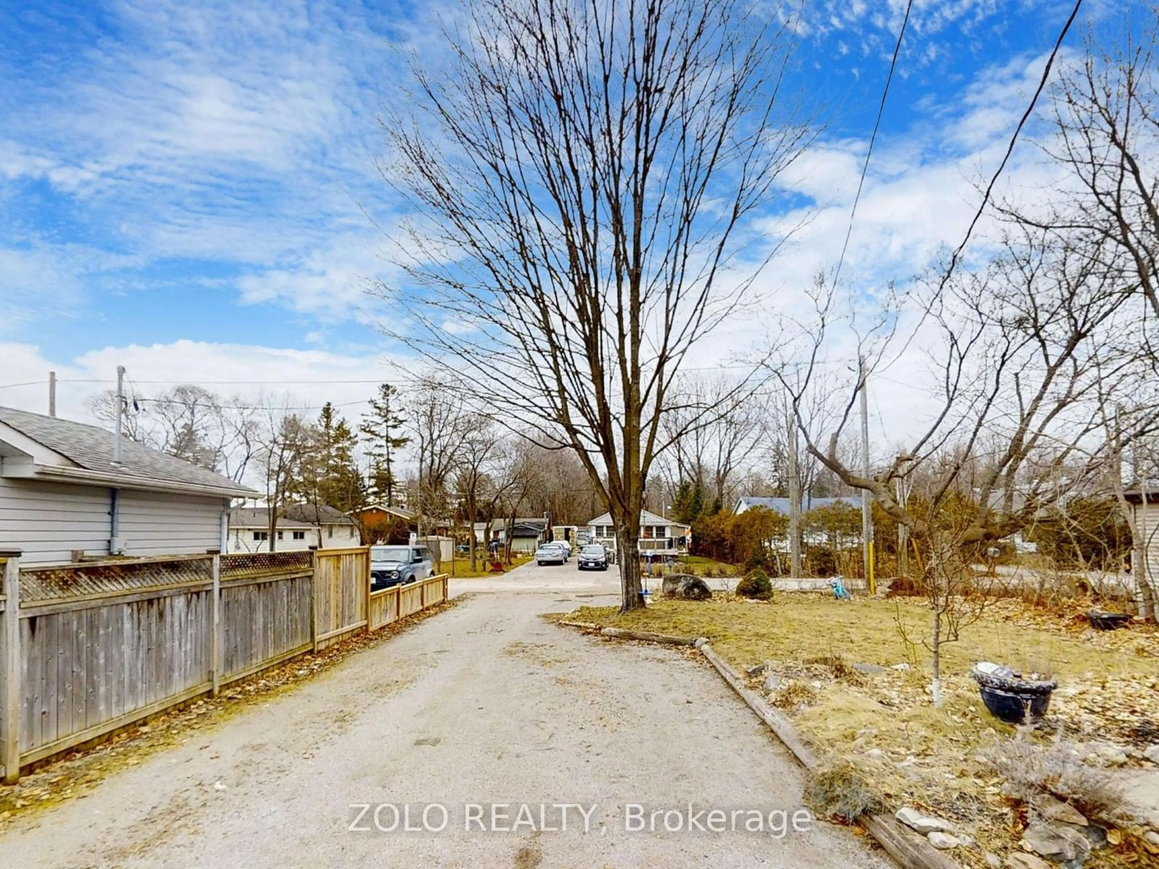 A pic from outside/outdoor area/front of a property/back of a property/a pic from drone, street for 2061 Eastern Ave, Innisfil Ontario L9S 4E2