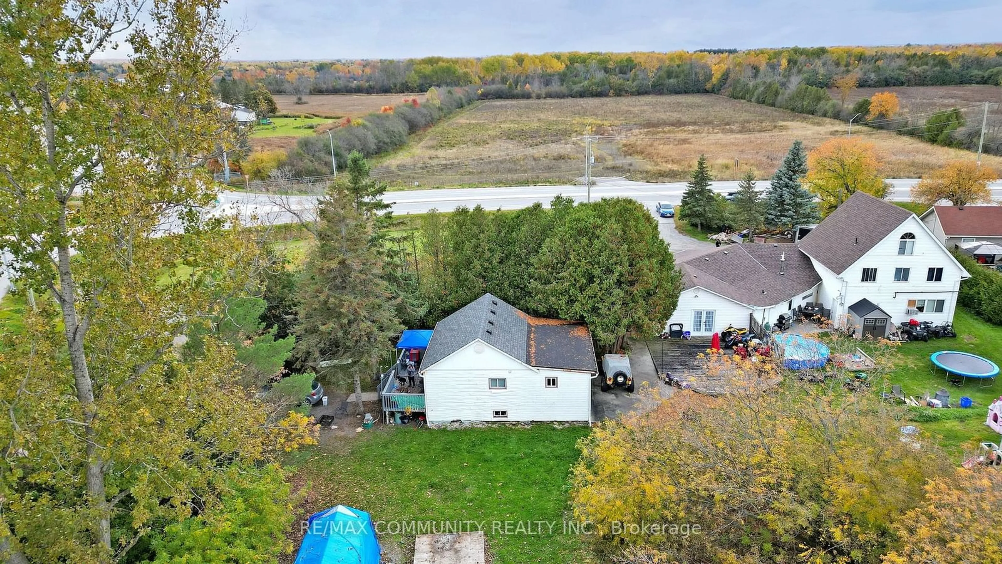 A pic from outside/outdoor area/front of a property/back of a property/a pic from drone, water/lake/river/ocean view for 21025 Lakeridge Rd, Brock Ontario L0E 1N0