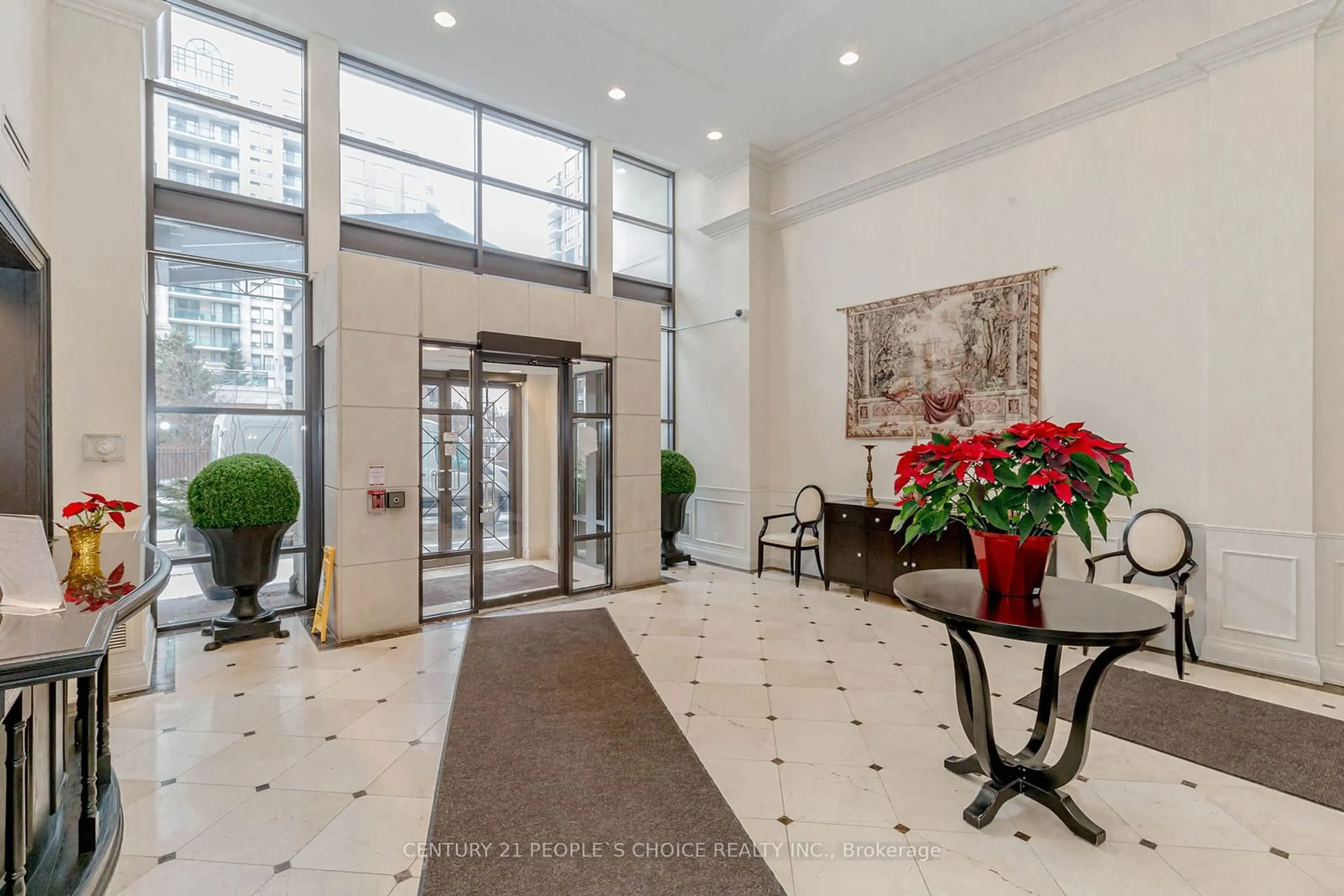 Indoor foyer for 350 Red Maple Rd #607, Richmond Hill Ontario L4C 0T5