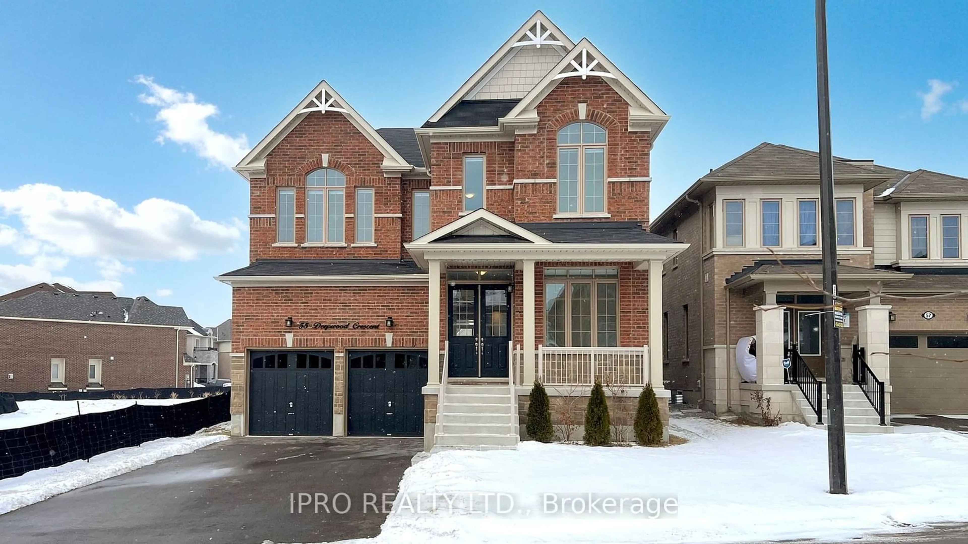 Home with brick exterior material, street for 55 Deepwood Cres, East Gwillimbury Ontario L9N 0P8