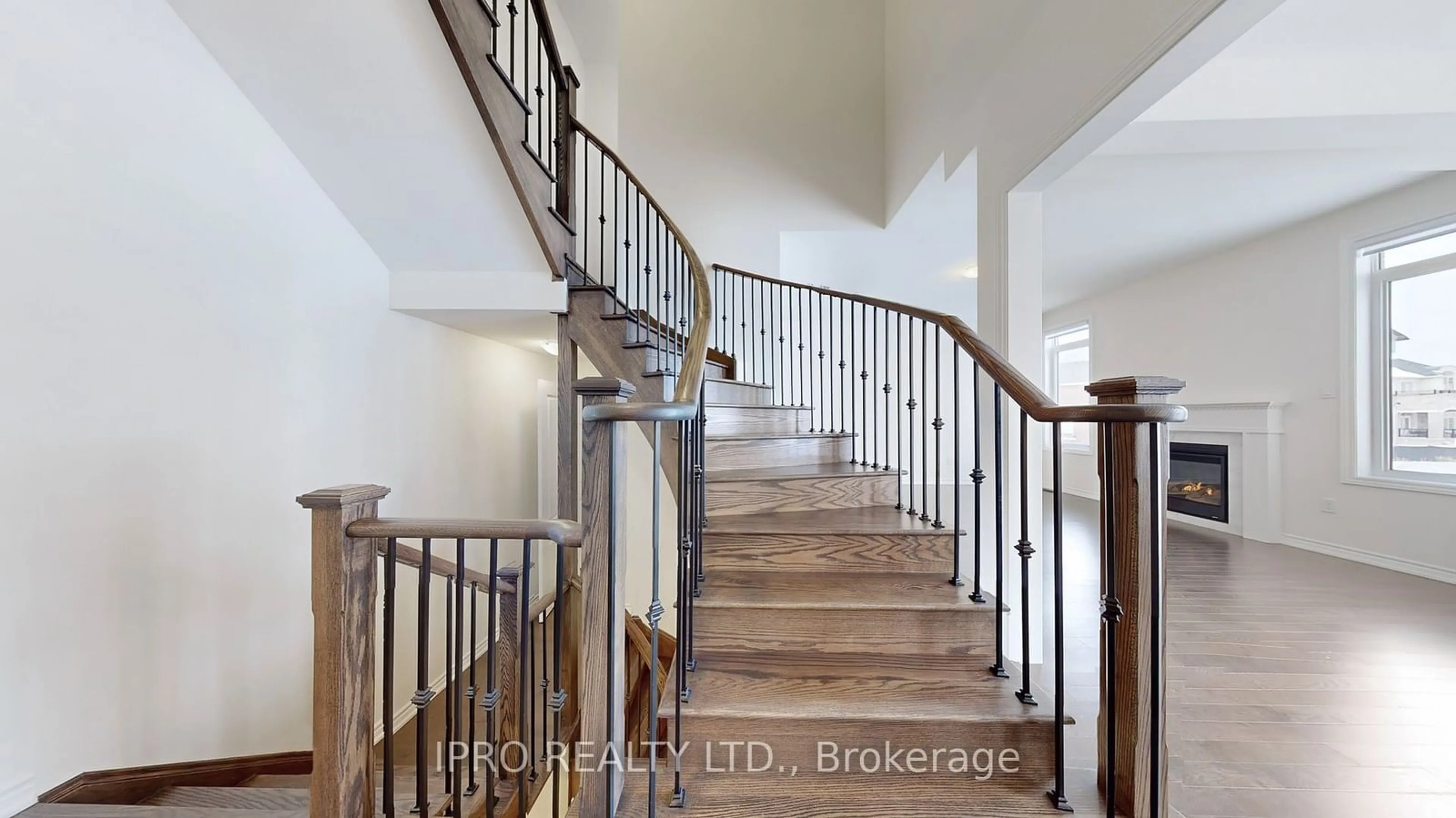 Stairs for 55 Deepwood Cres, East Gwillimbury Ontario L9N 0P8