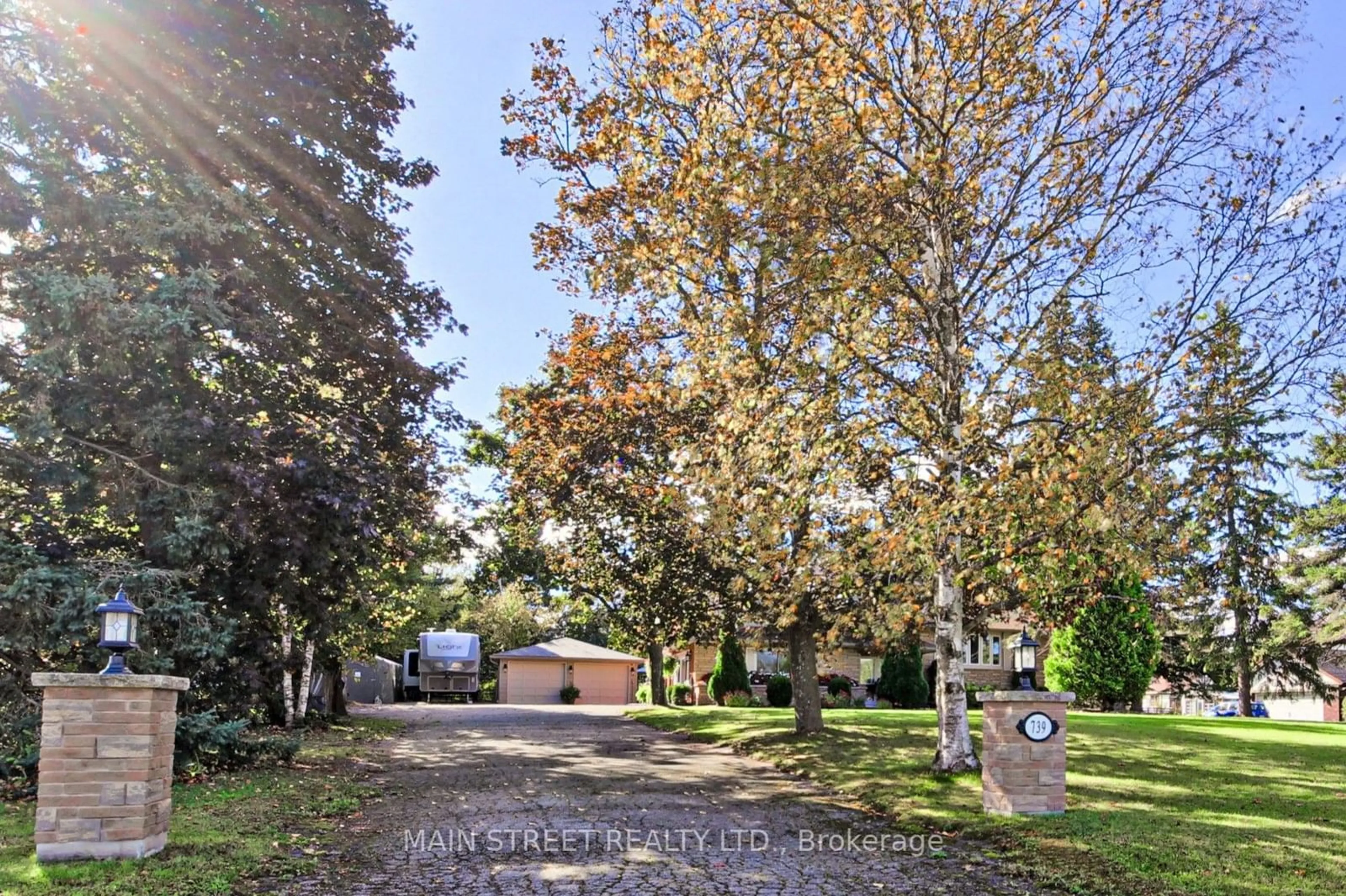 A pic from outside/outdoor area/front of a property/back of a property/a pic from drone, street for 739 Regional 13 Rd, Uxbridge Ontario L0C 1C0