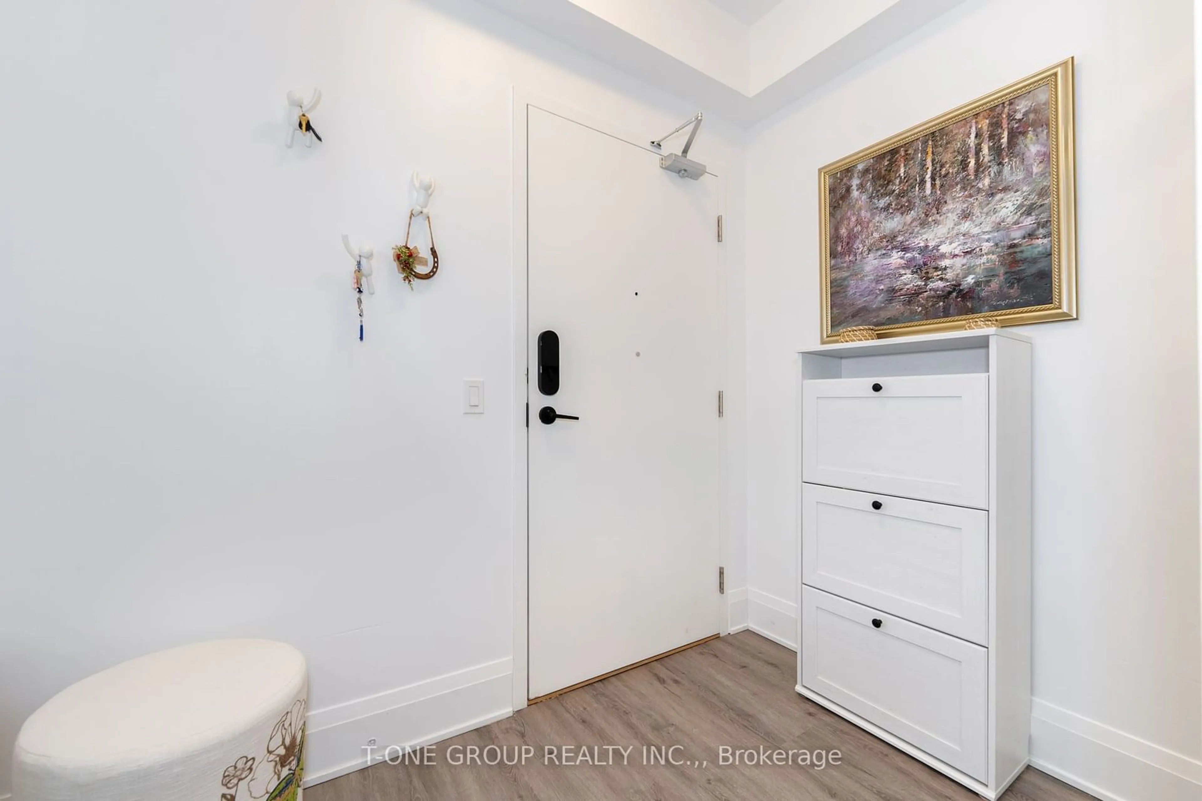 Indoor entryway for 85 Oneida Cres #1514, Richmond Hill Ontario L4B 0H4