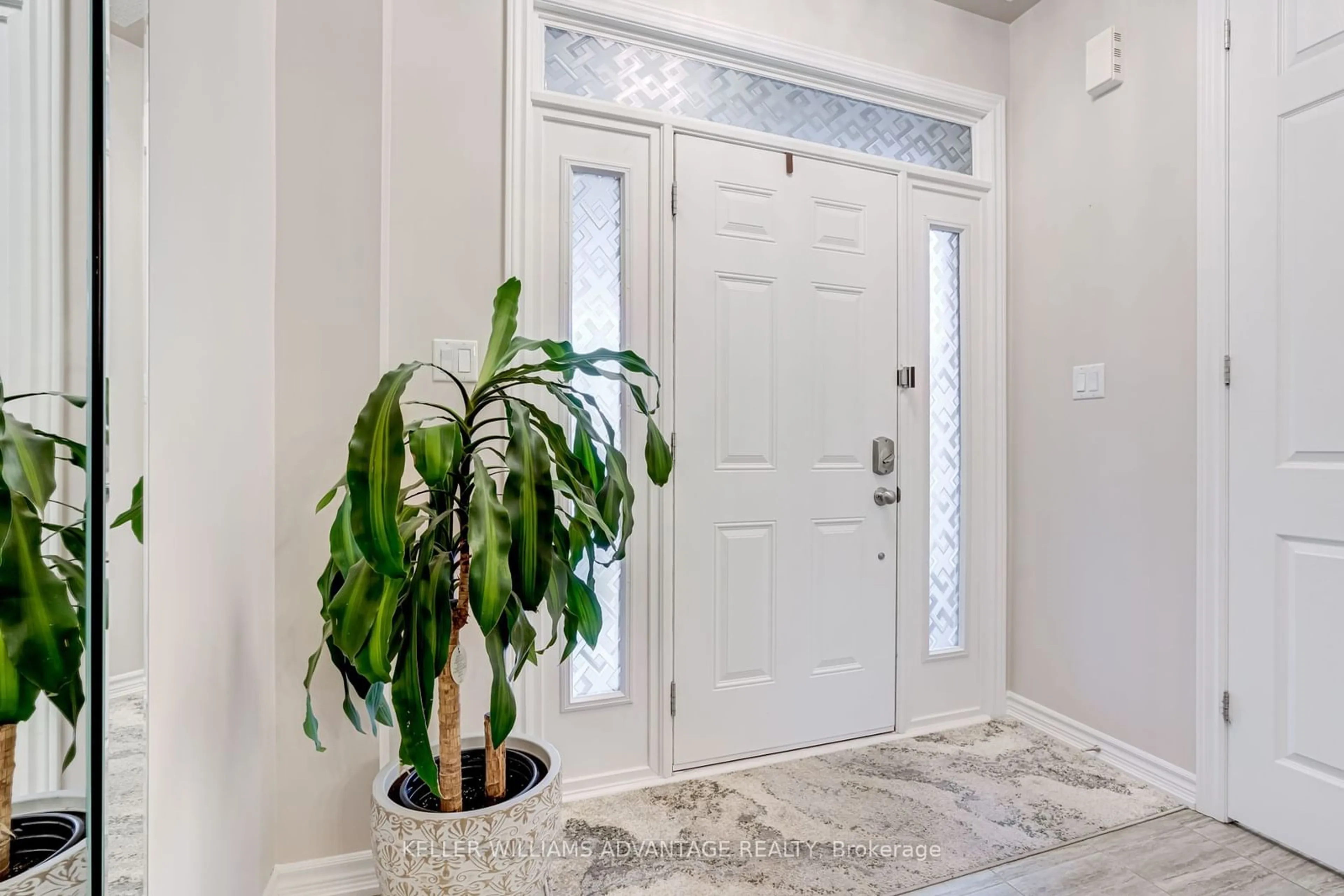 Indoor entryway for 52 Gould Cres, New Tecumseth Ontario L0G 1A0