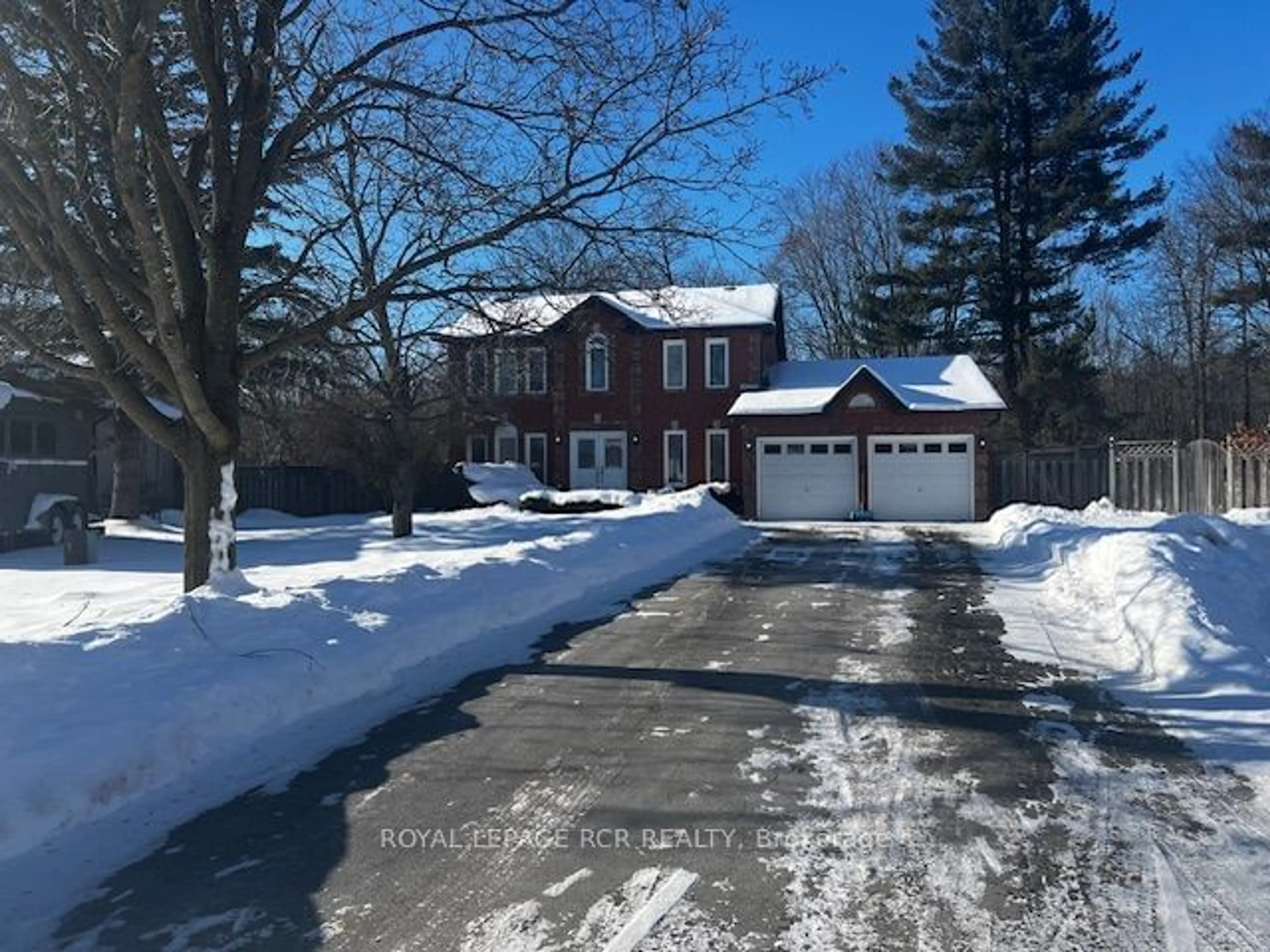 A pic from outside/outdoor area/front of a property/back of a property/a pic from drone, street for 64 Edenbridge Dr, Essa Ontario L0M 1B3