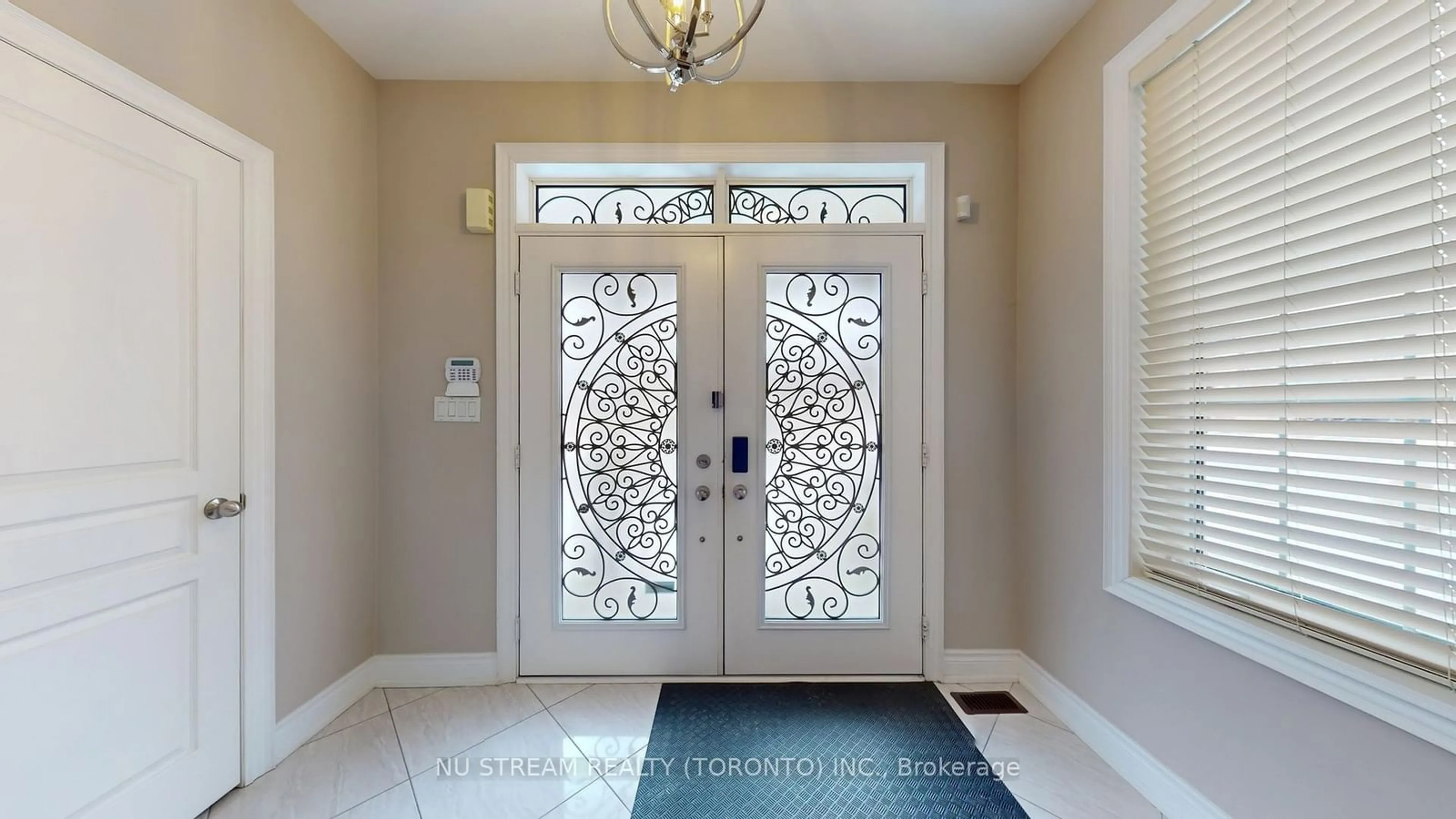 Indoor entryway for 102 Beaconsfield Dr, Vaughan Ontario L4H 4L6