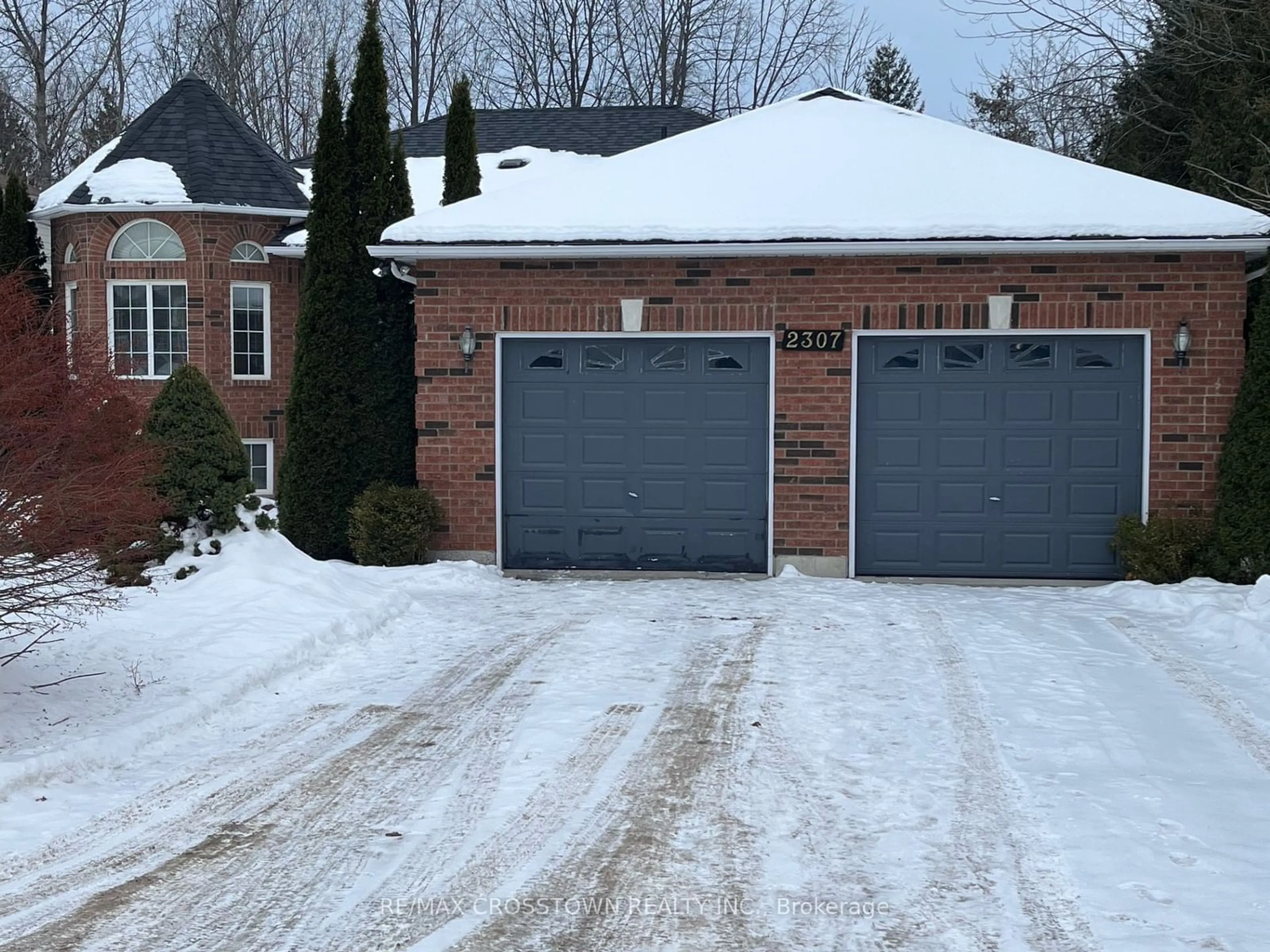 Indoor garage for 2307 Sandy Tr, Innisfil Ontario L9S 2G1