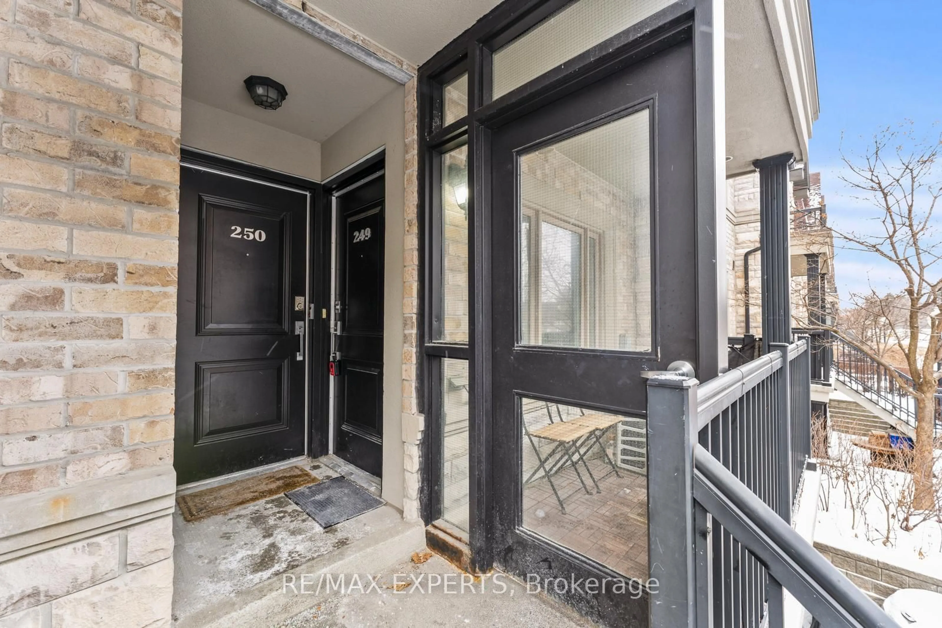 Indoor entryway for 318 John St #249, Markham Ontario L3T 0B1