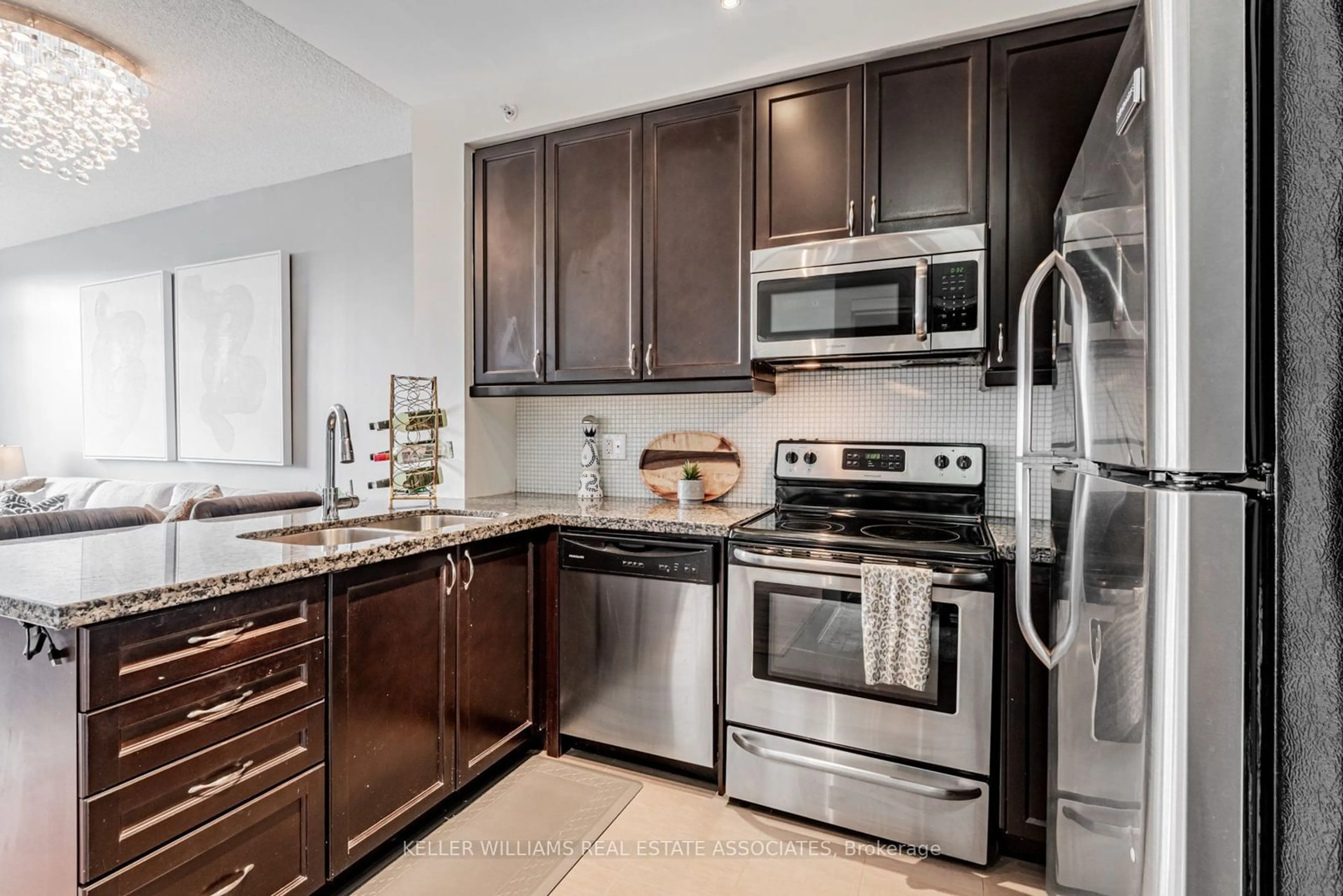 Standard kitchen, ceramic/tile floor for 2396 Major Mackenzie Dr #210, Vaughan Ontario L6A 3Y7