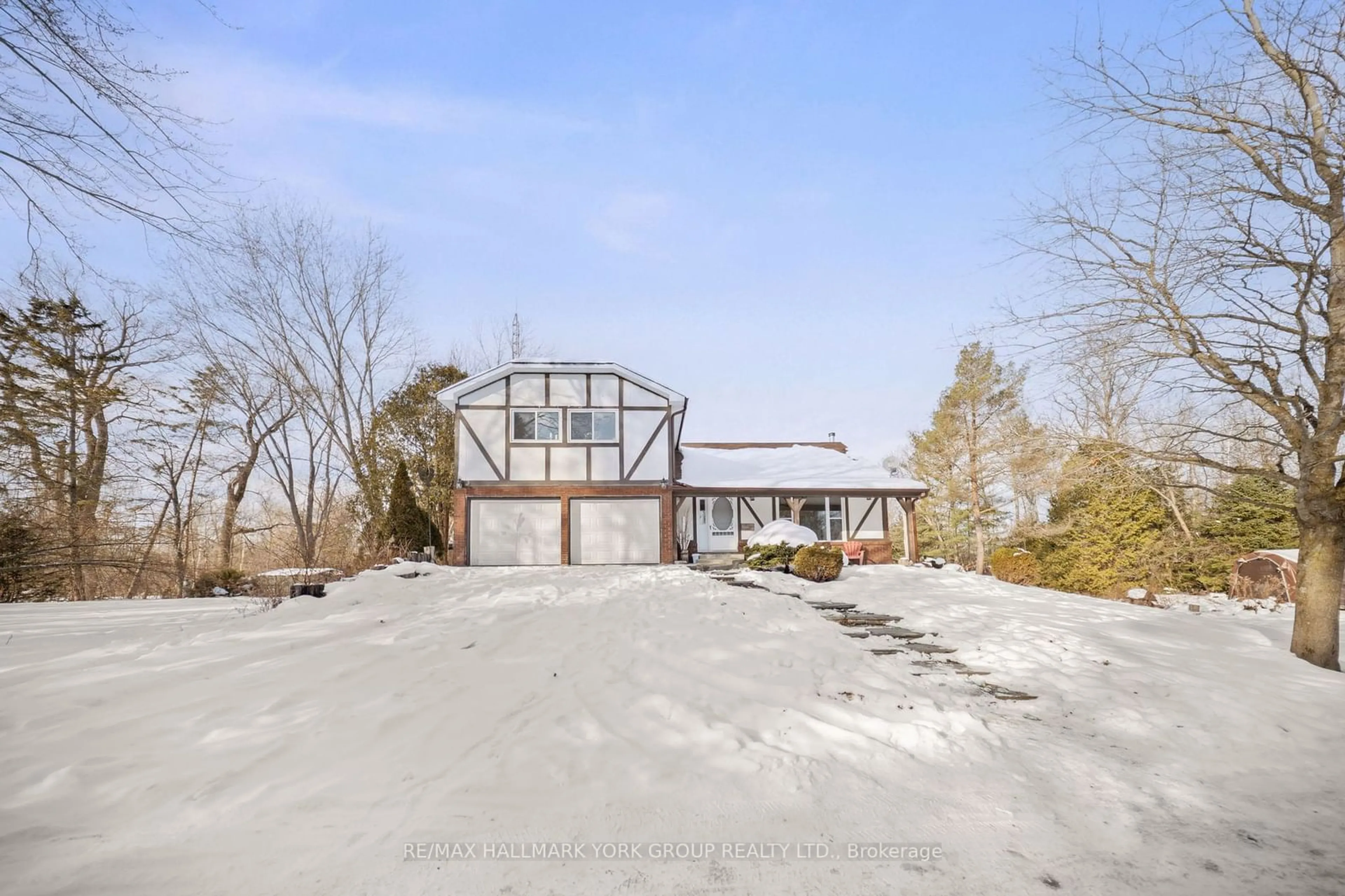 A pic from outside/outdoor area/front of a property/back of a property/a pic from drone, unknown for 6028 Old Homestead Rd, Georgina Ontario L0E 1R0