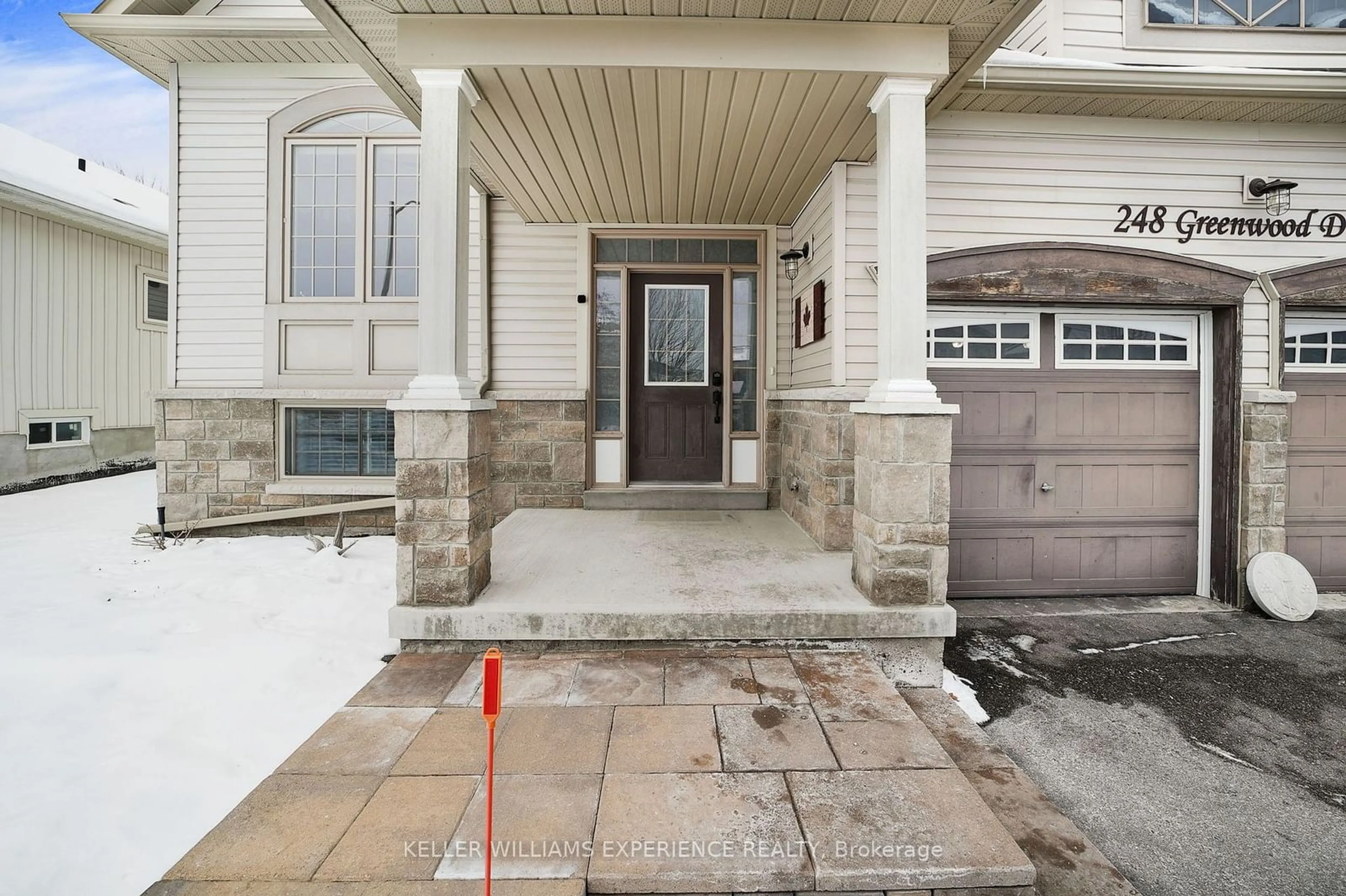 Indoor entryway for 248 GREENWOOD Dr, Essa Ontario L3W 0E9