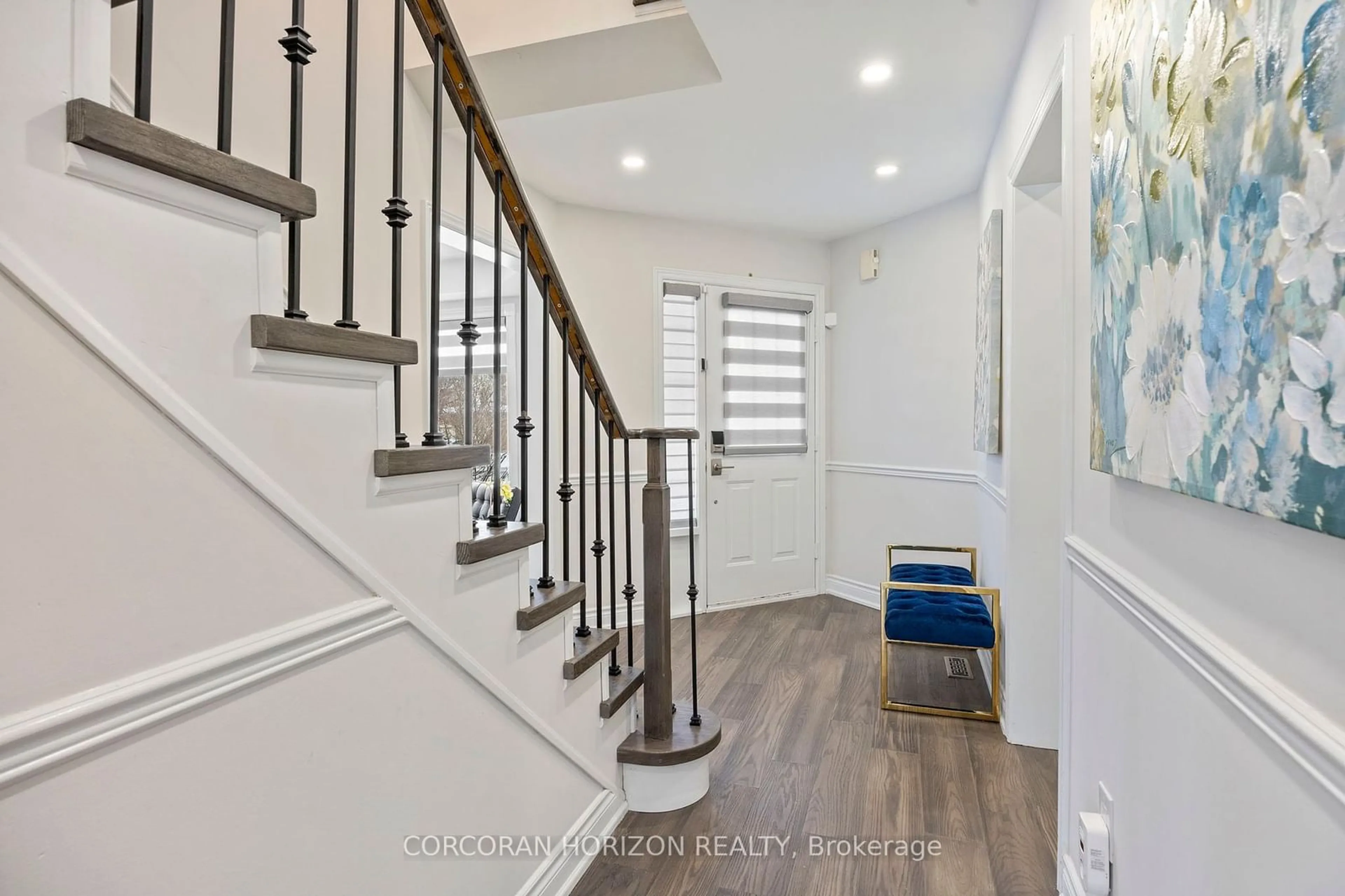 Indoor entryway for 233 Roseheath Dr, Vaughan Ontario L6A 2A3