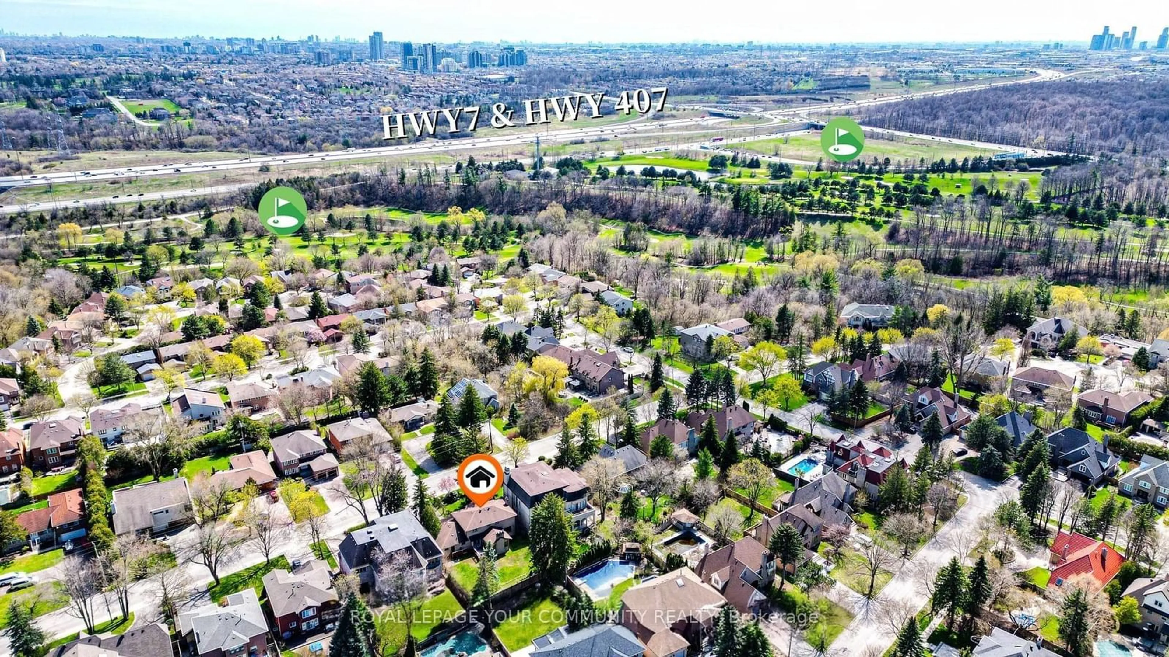 A pic from outside/outdoor area/front of a property/back of a property/a pic from drone, unknown for 170 Garden Ave, Richmond Hill Ontario L4C 6M2