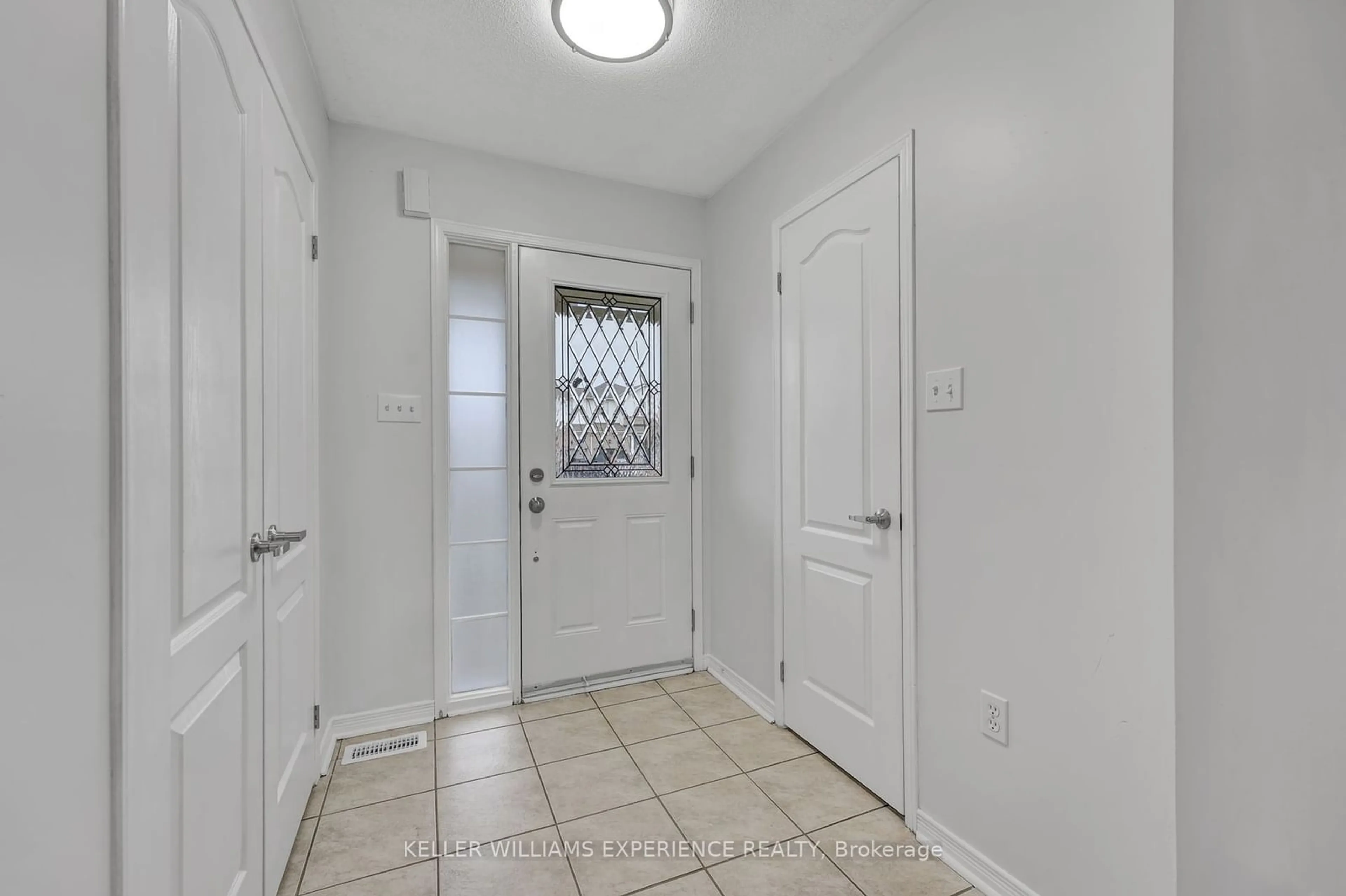 Indoor entryway for 27 Admiral Cres, Essa Ontario L3W 0E5