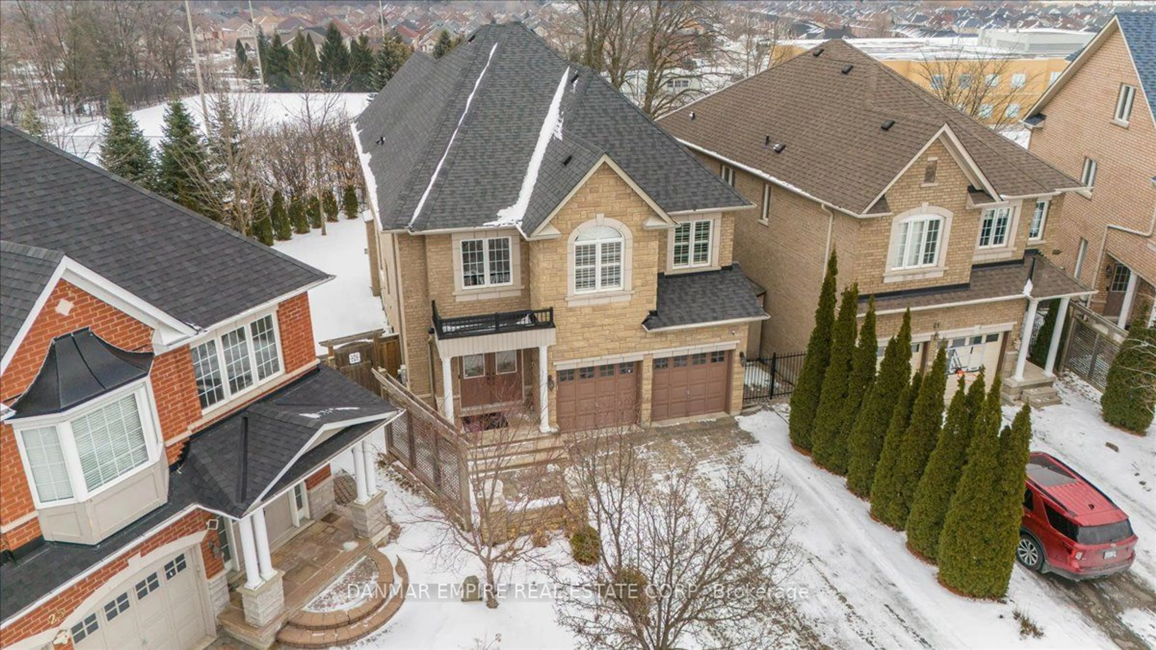 A pic from outside/outdoor area/front of a property/back of a property/a pic from drone, street for 23 Shell Crt, Richmond Hill Ontario L4S 0B1