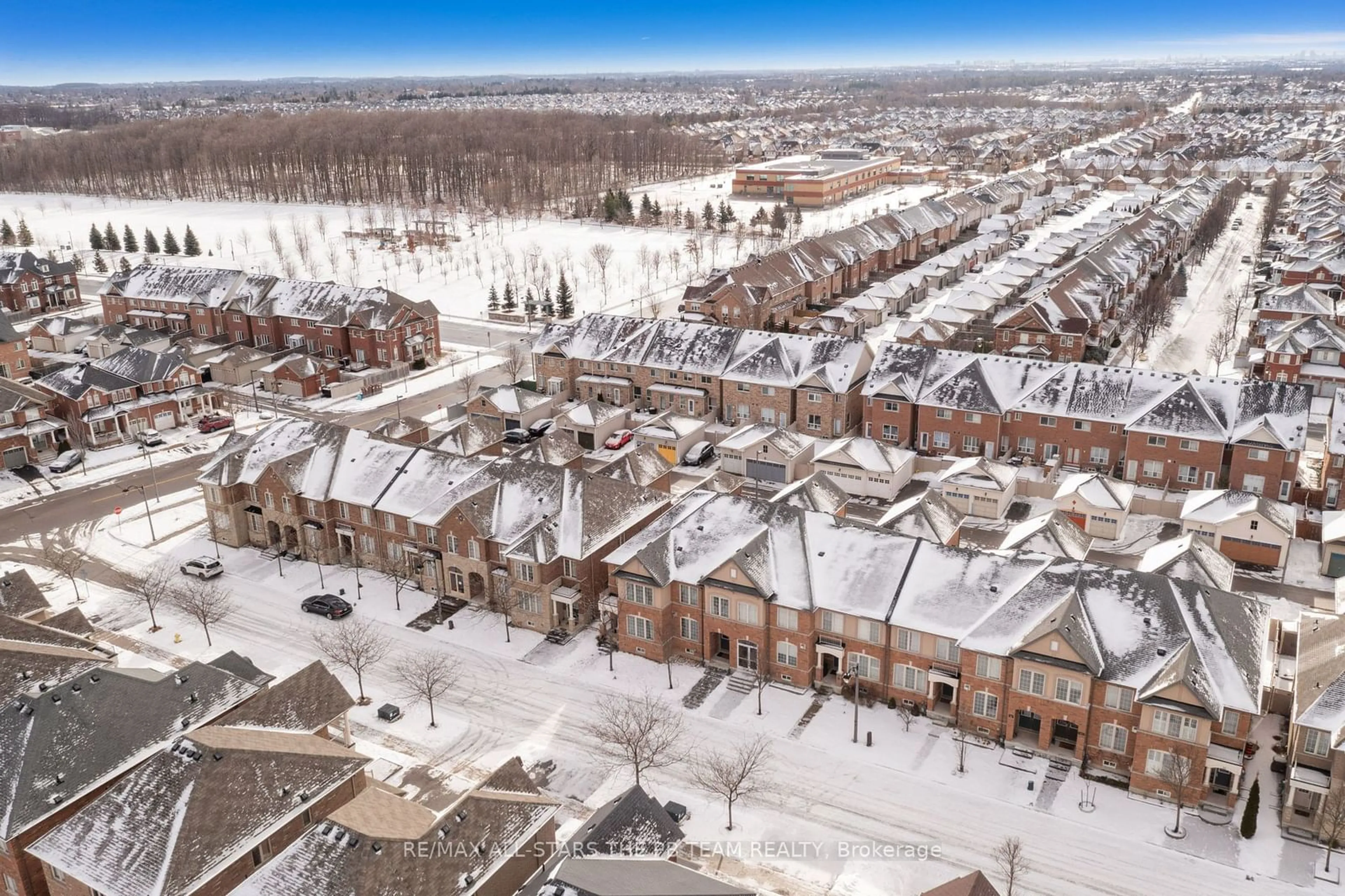 A pic from outside/outdoor area/front of a property/back of a property/a pic from drone, street for 51 Locust Terr, Markham Ontario L6E 0G8