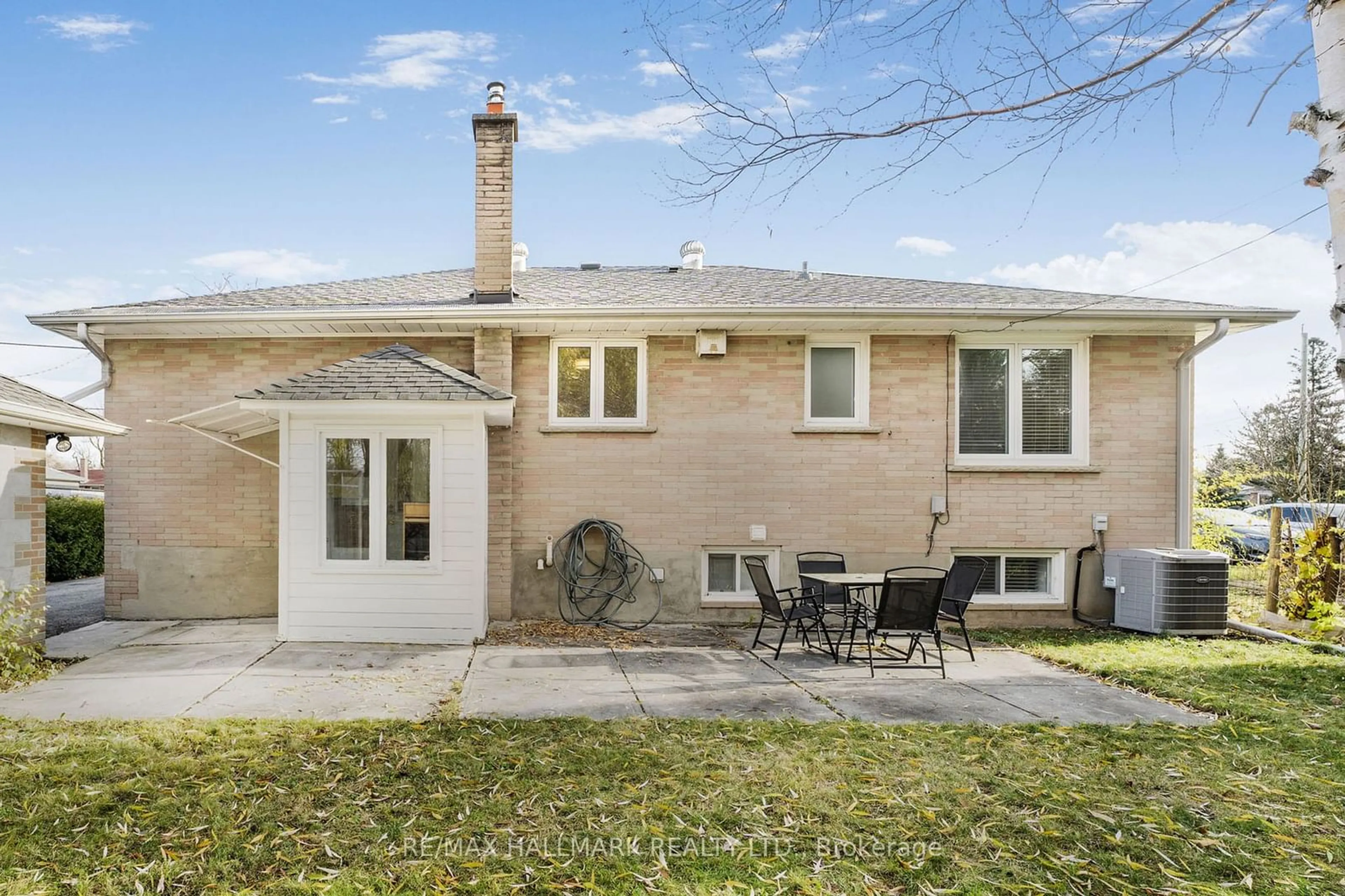 Patio, street for 216 Norfolk Ave, Richmond Hill Ontario L4C 2C9