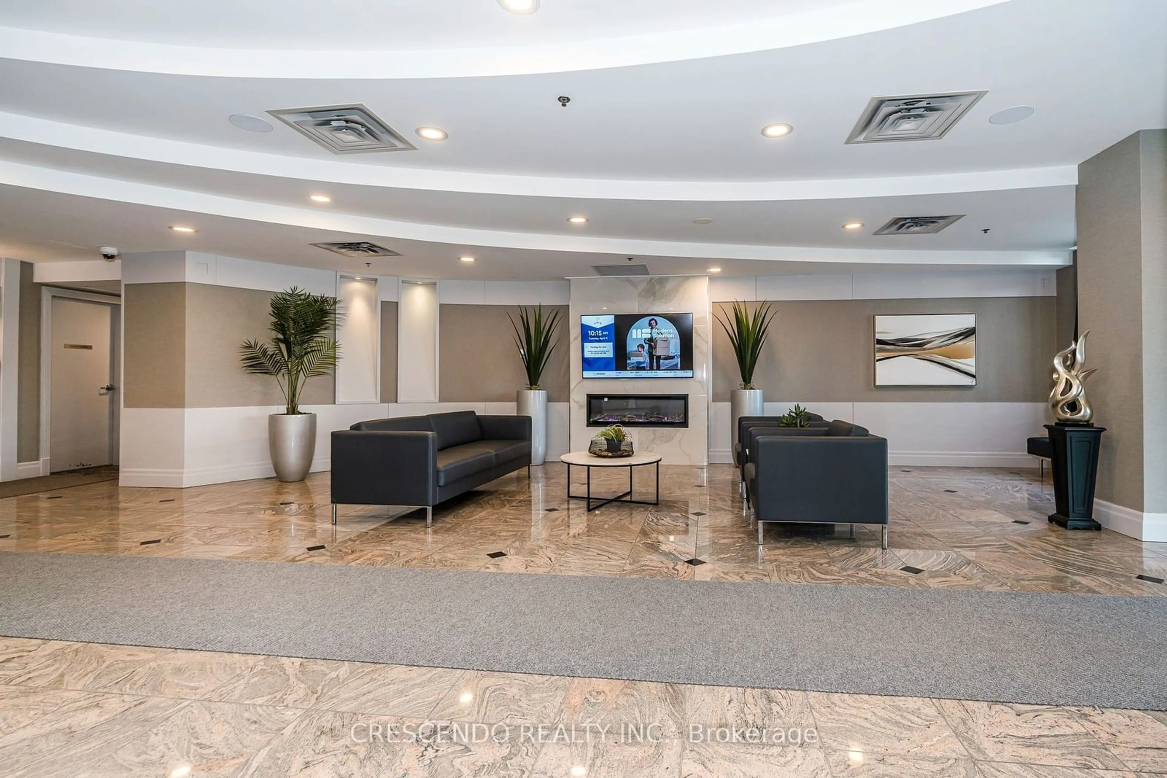 Lobby for 39 Oneida Cres #813, Richmond Hill Ontario L4B 4T9