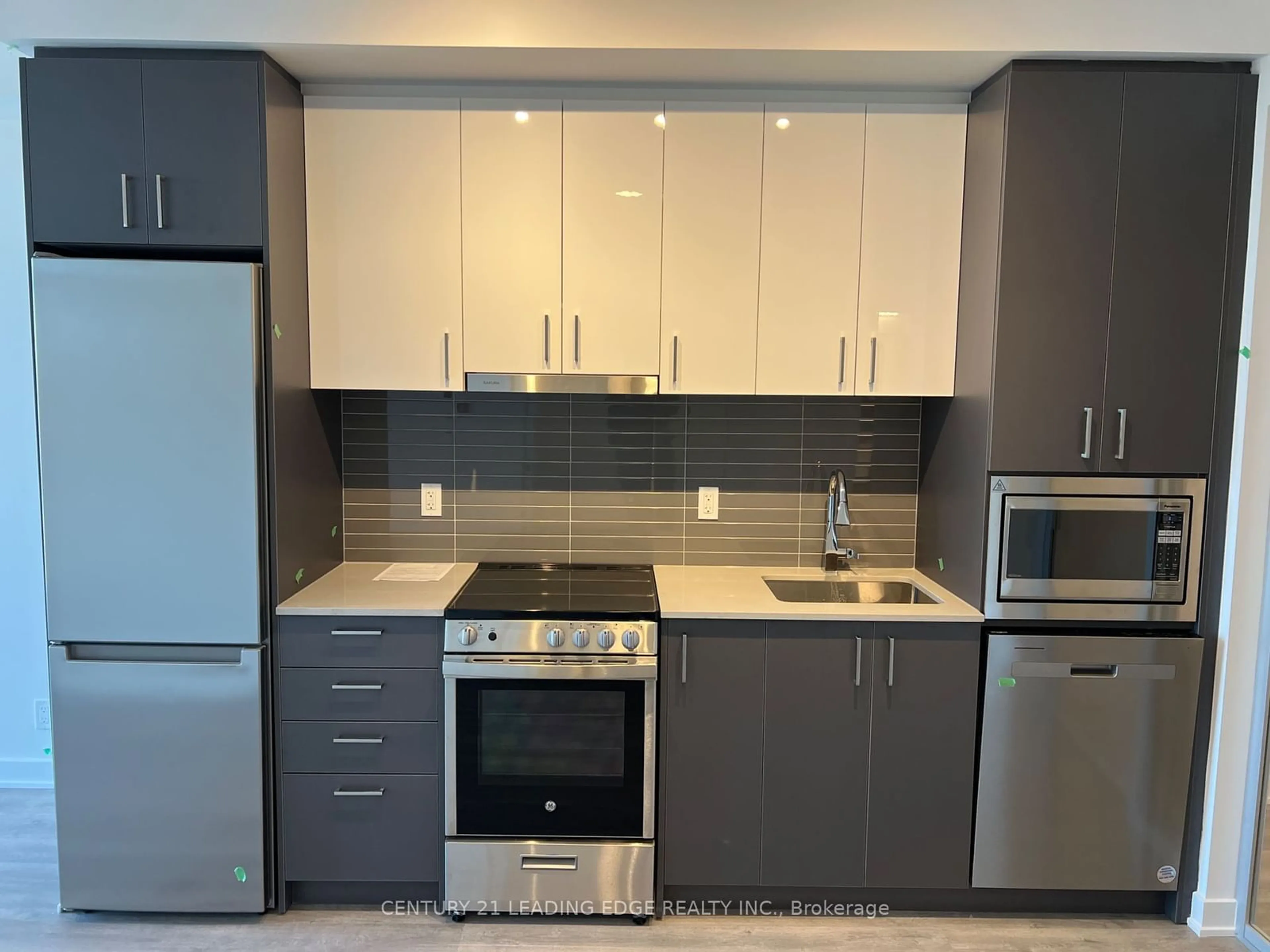 Standard kitchen, ceramic/tile floor for 50 Upper Mall Way, Vaughan Ontario L4J 0L8