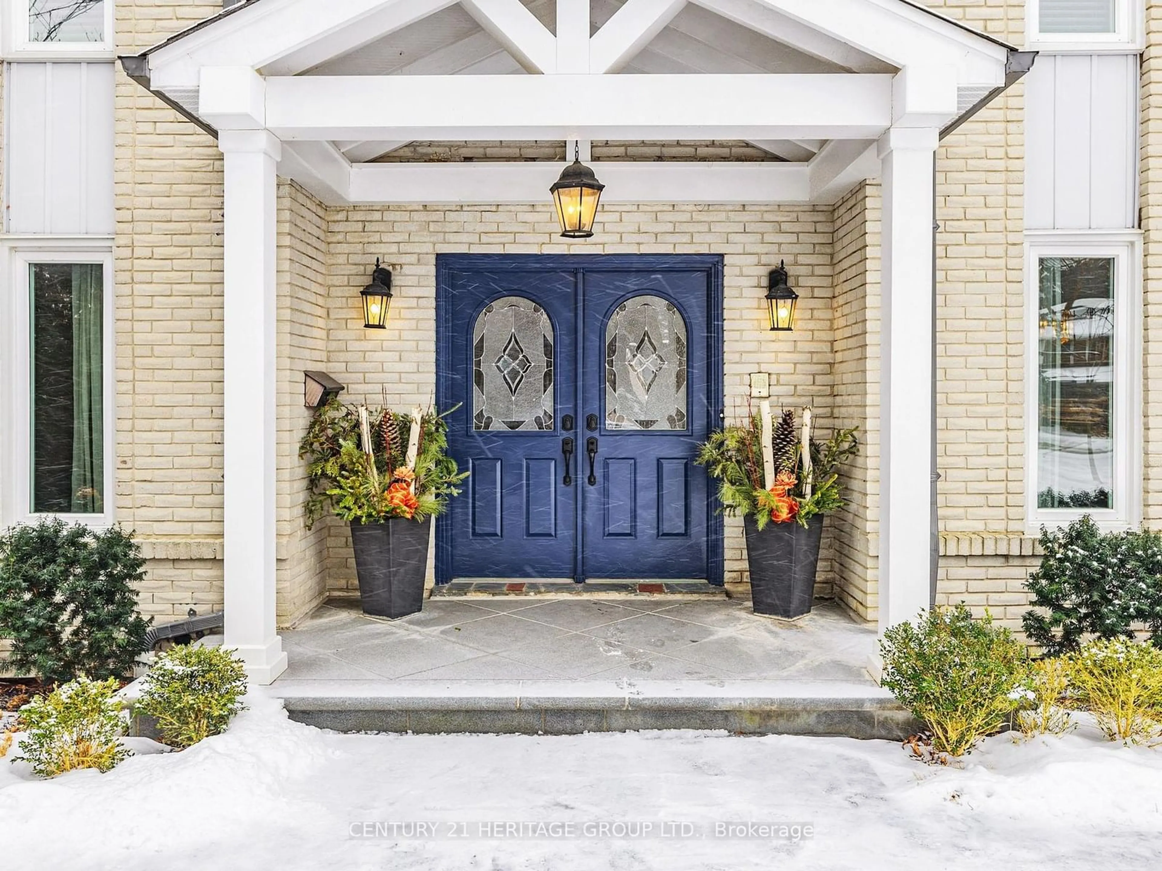 Indoor entryway for 12 Cedar Forest Crt, Markham Ontario L3T 2A4