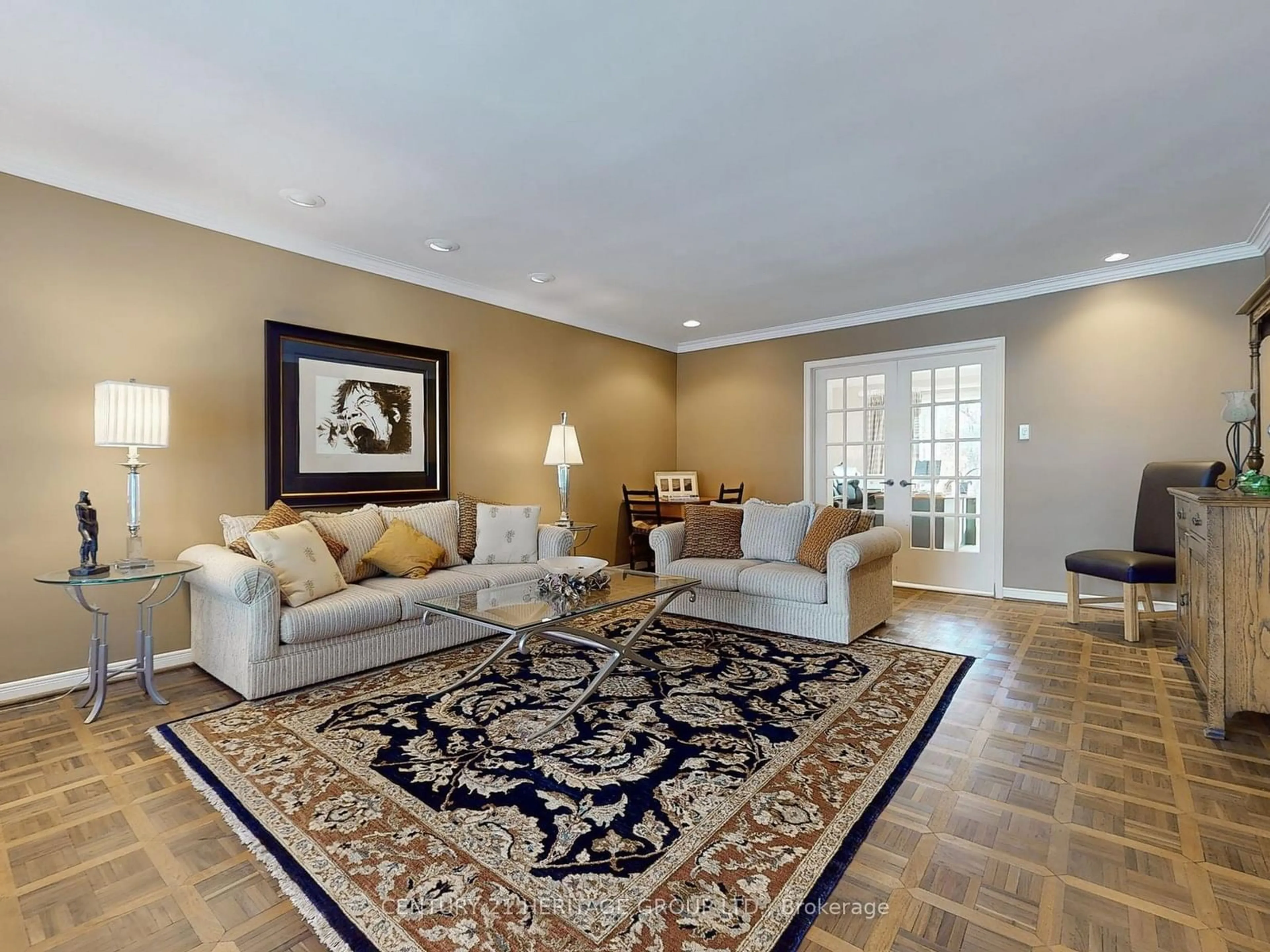 Living room with furniture, carpet floor for 35 Forest Park Cres, Markham Ontario L3T 2M5