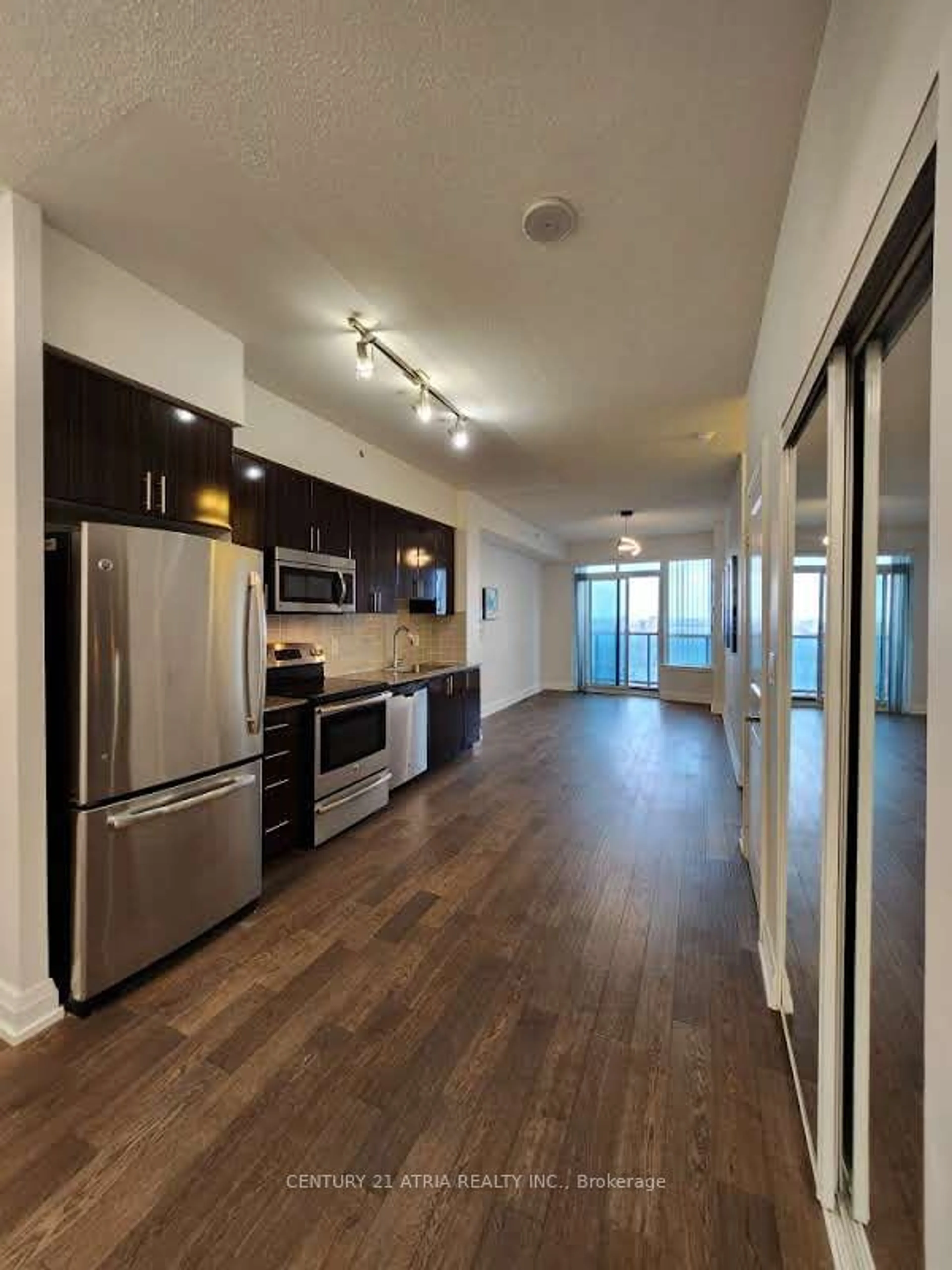 Open concept kitchen, wood/laminate floor for 7161 Yonge St #2533, Markham Ontario L3T 0C8