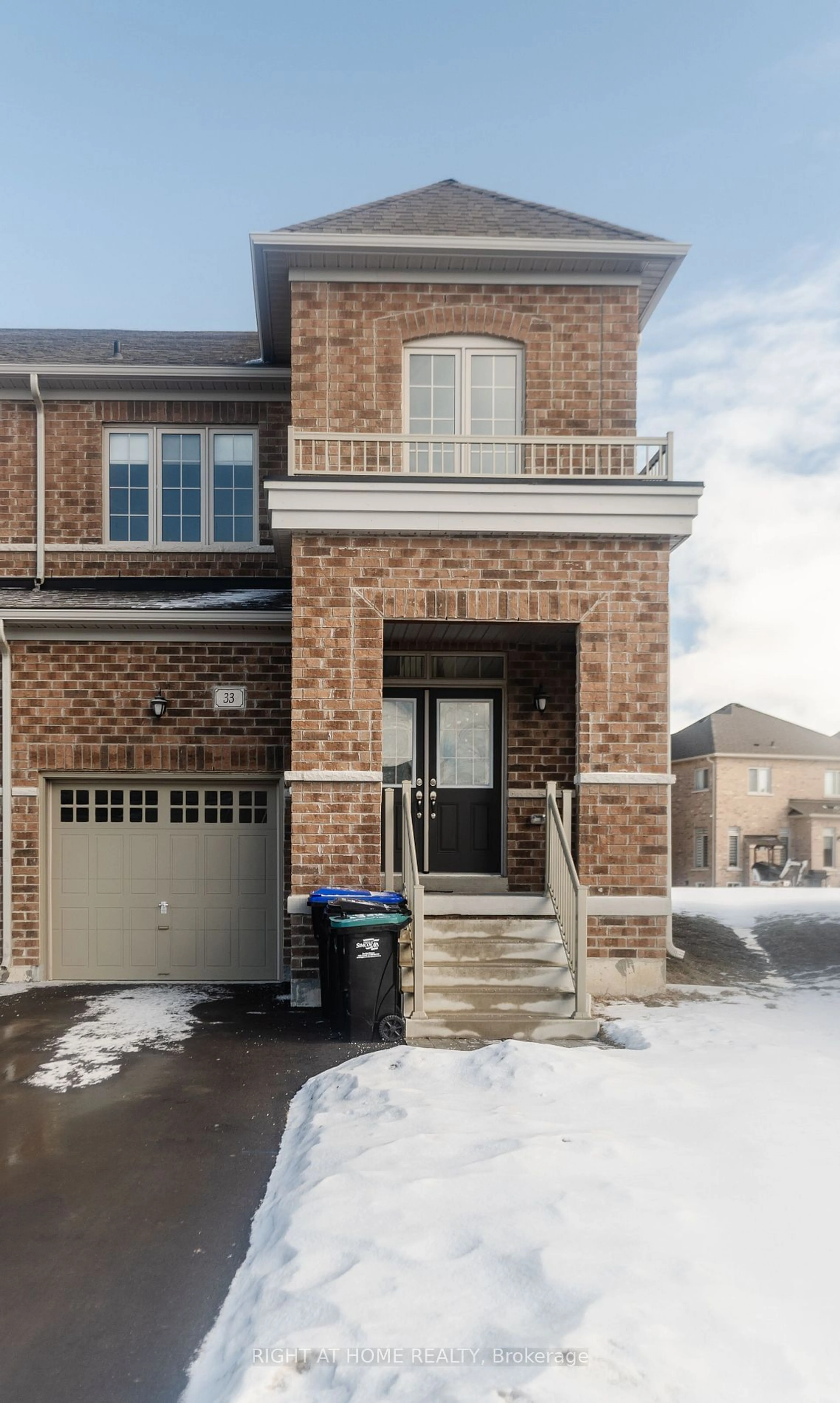 Home with brick exterior material, street for 33 Ferragine Cres, Bradford West Gwillimbury Ontario L3Z 2A6