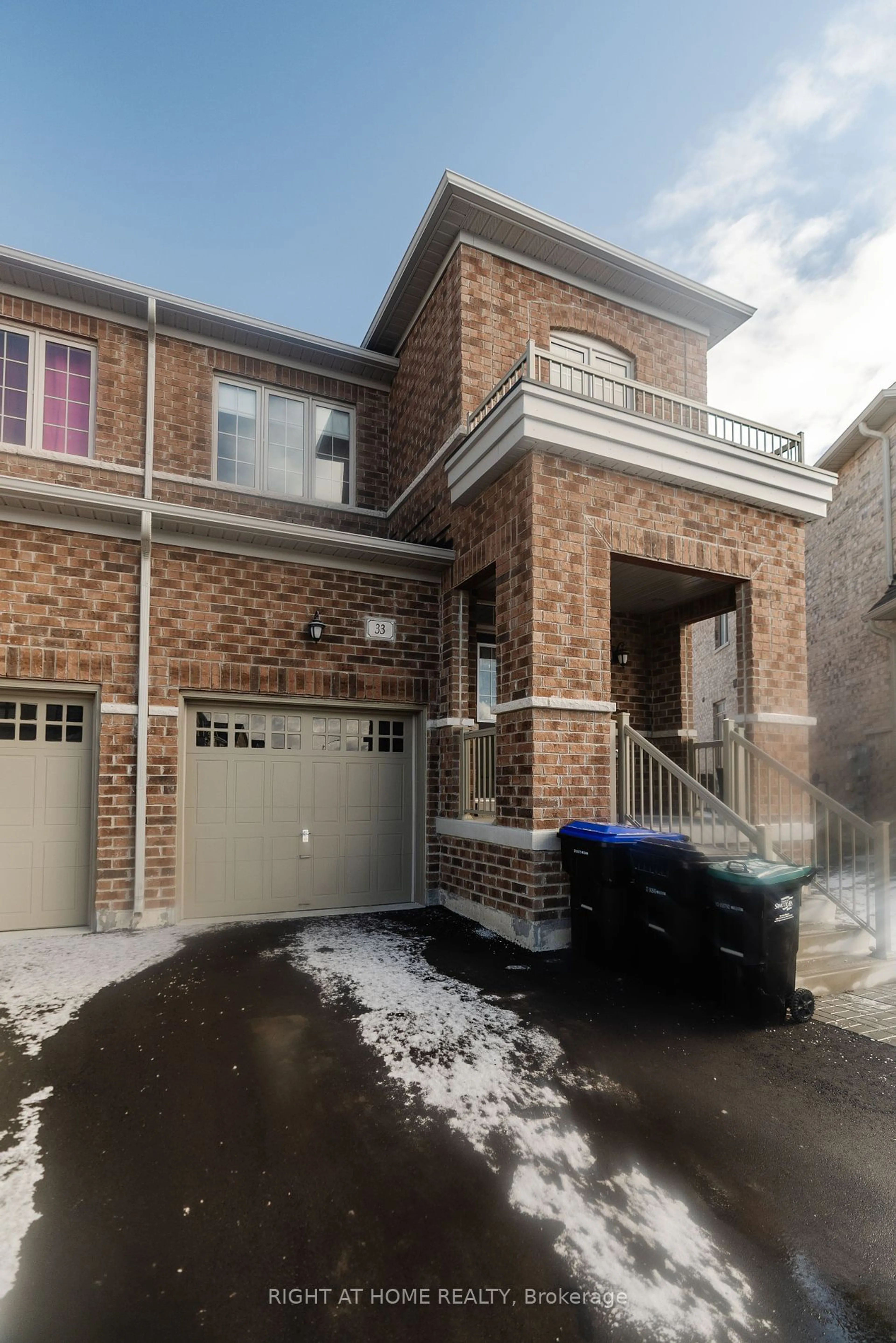 Home with brick exterior material, street for 33 Ferragine Cres, Bradford West Gwillimbury Ontario L3Z 2A6