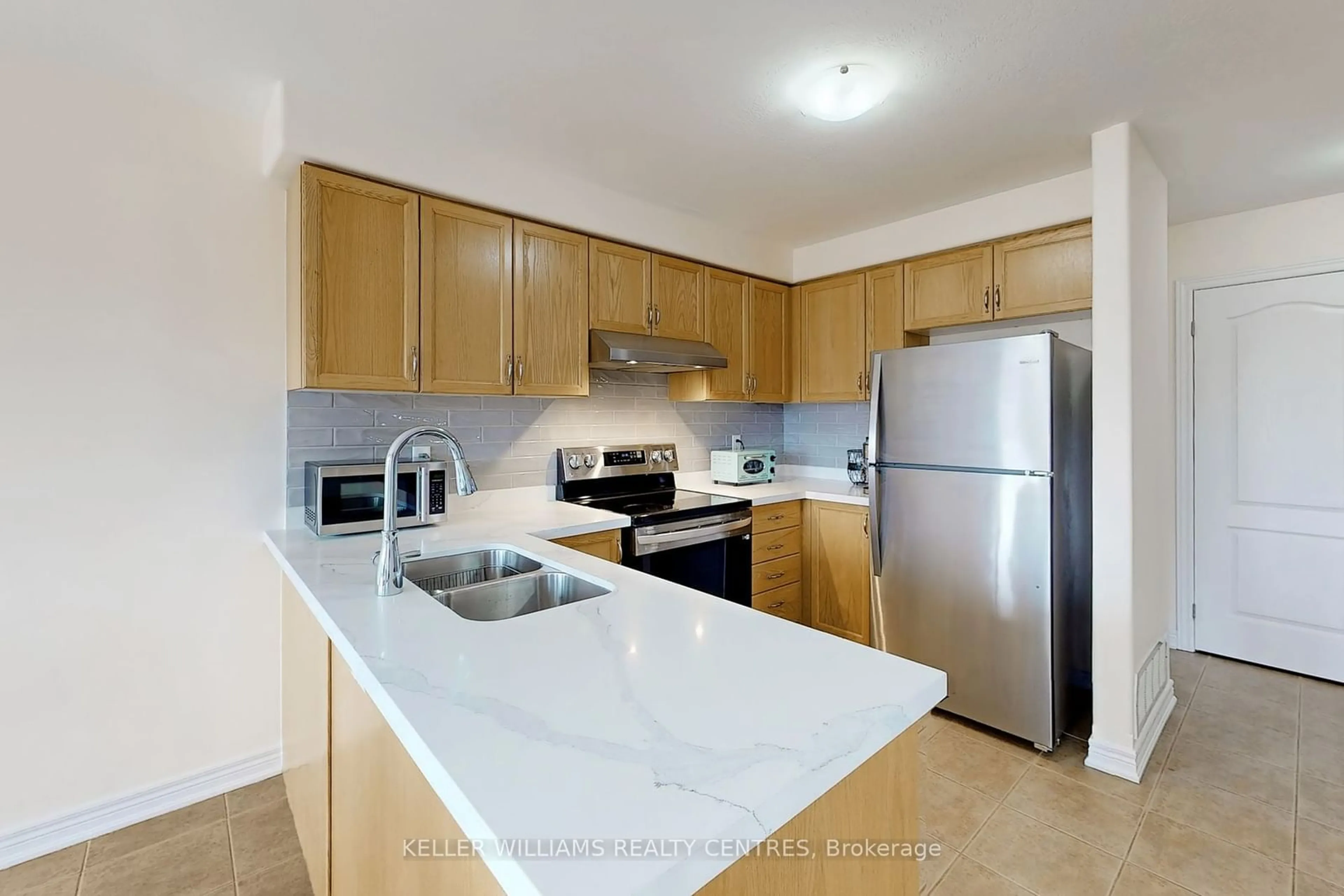 Standard kitchen, unknown for 71 Smith St, Bradford West Gwillimbury Ontario L3Z 3E3