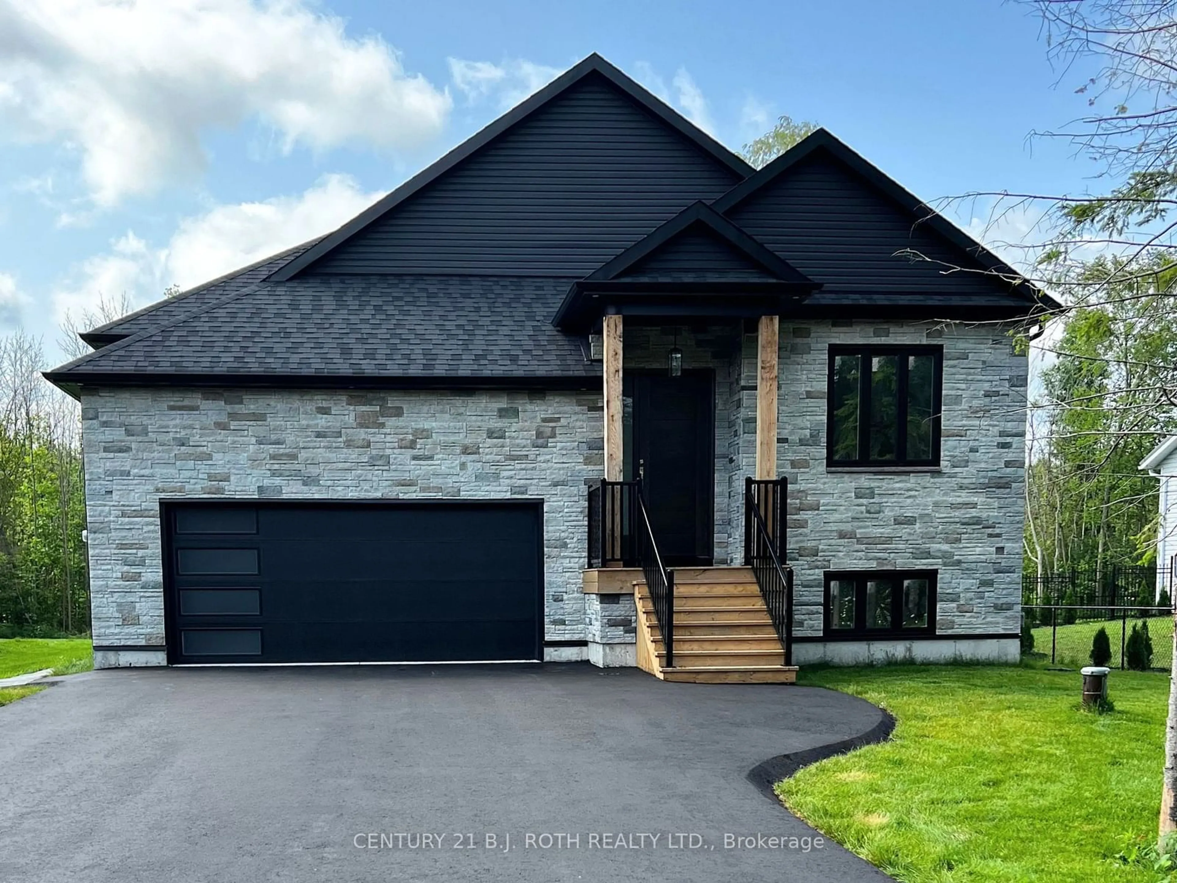 Home with brick exterior material, street for 527 Mapleview Dr, Innisfil Ontario L9S 2Z4