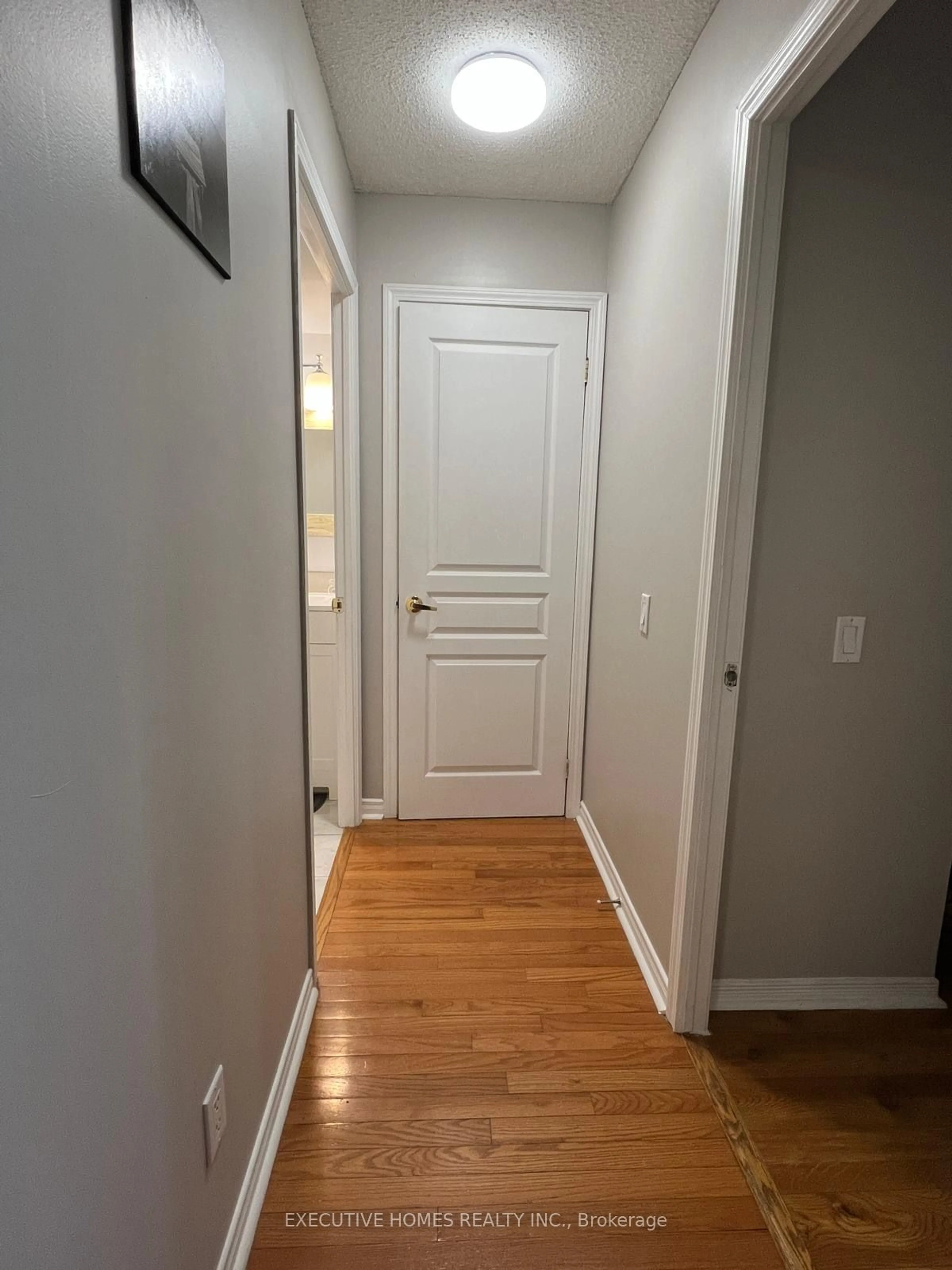 Indoor entryway for 9 Northern Heights Dr #509, Richmond Hill Ontario L4B 4B5