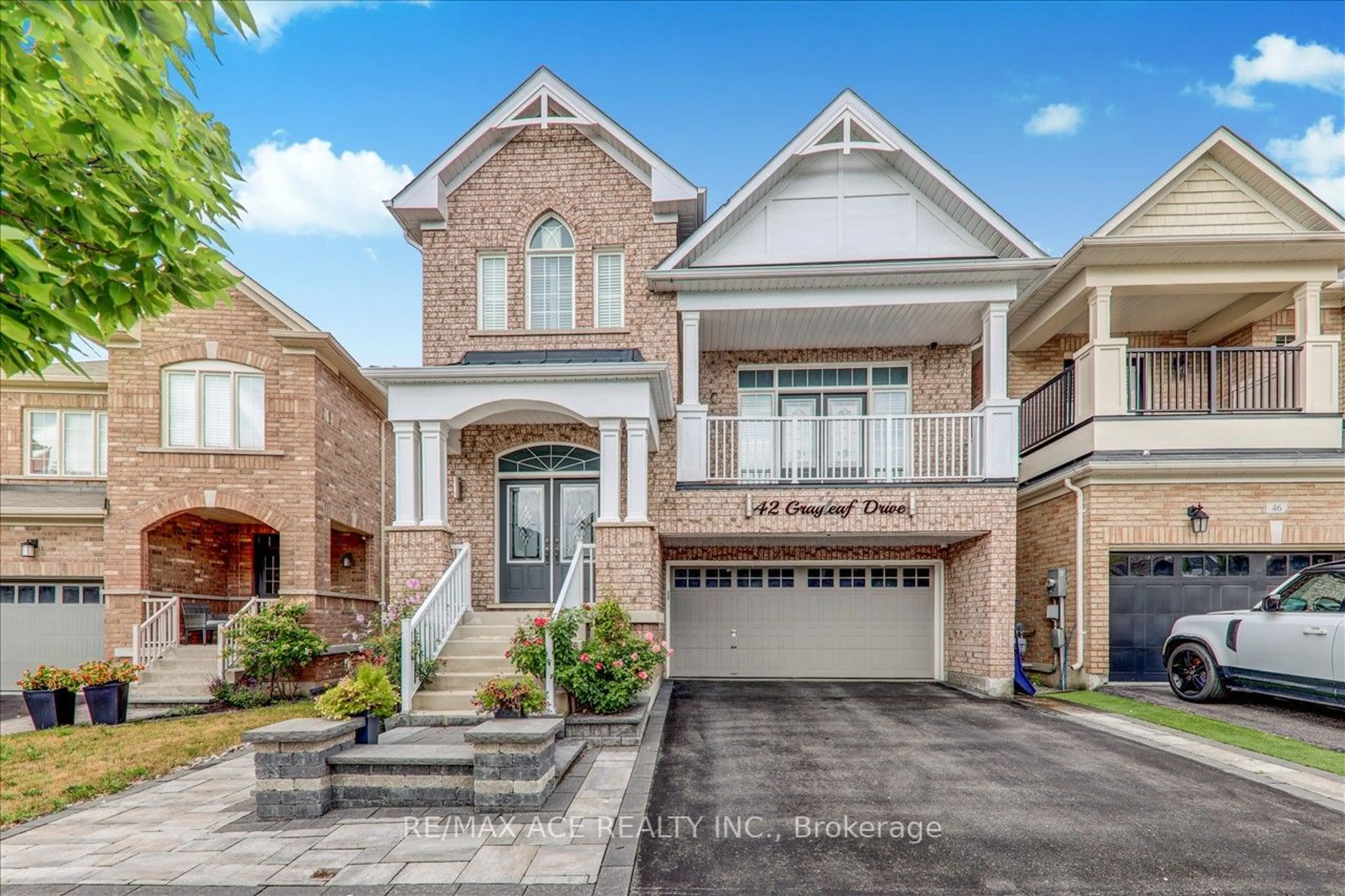 Home with brick exterior material, street for 42 Grayleaf Dr, Whitchurch-Stouffville Ontario L4A 0C4