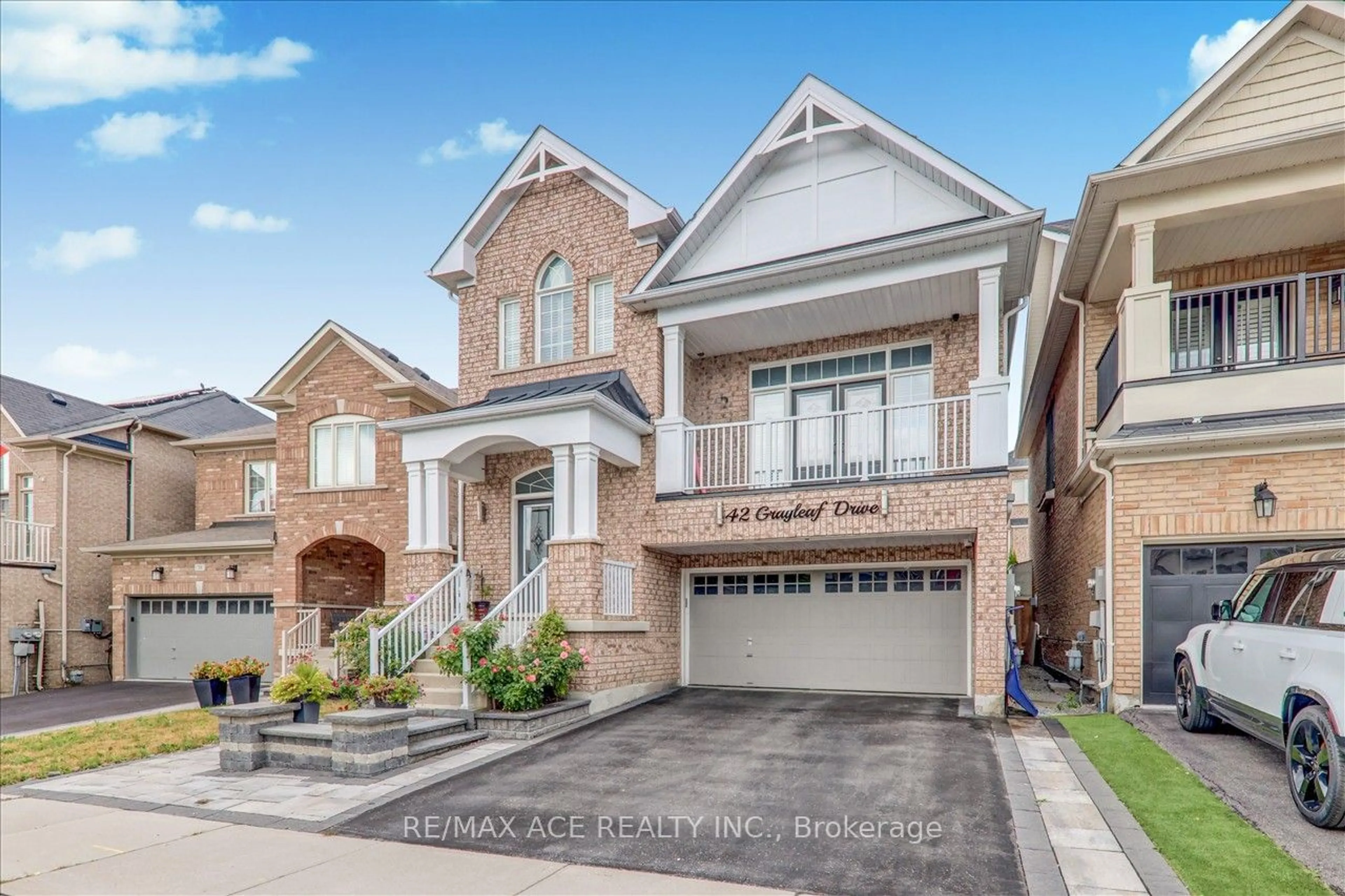 Home with brick exterior material, street for 42 Grayleaf Dr, Whitchurch-Stouffville Ontario L4A 0C4