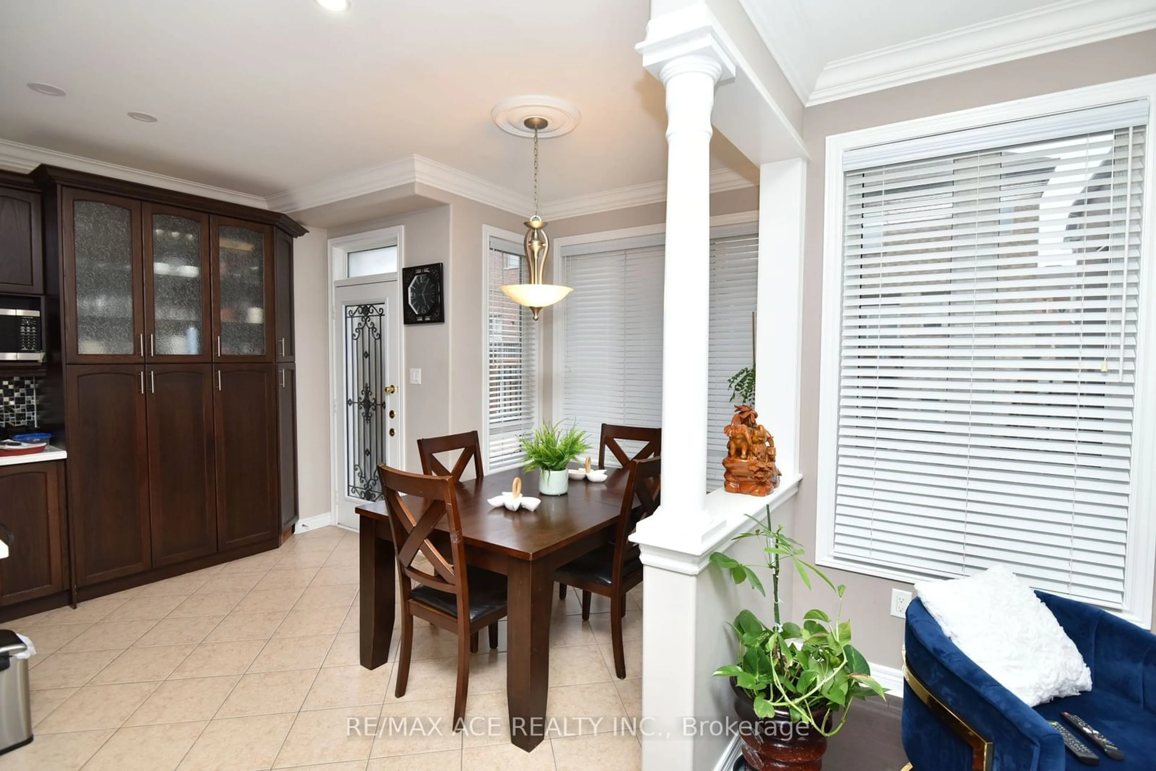 Dining room, unknown for 42 Grayleaf Dr, Whitchurch-Stouffville Ontario L4A 0C4