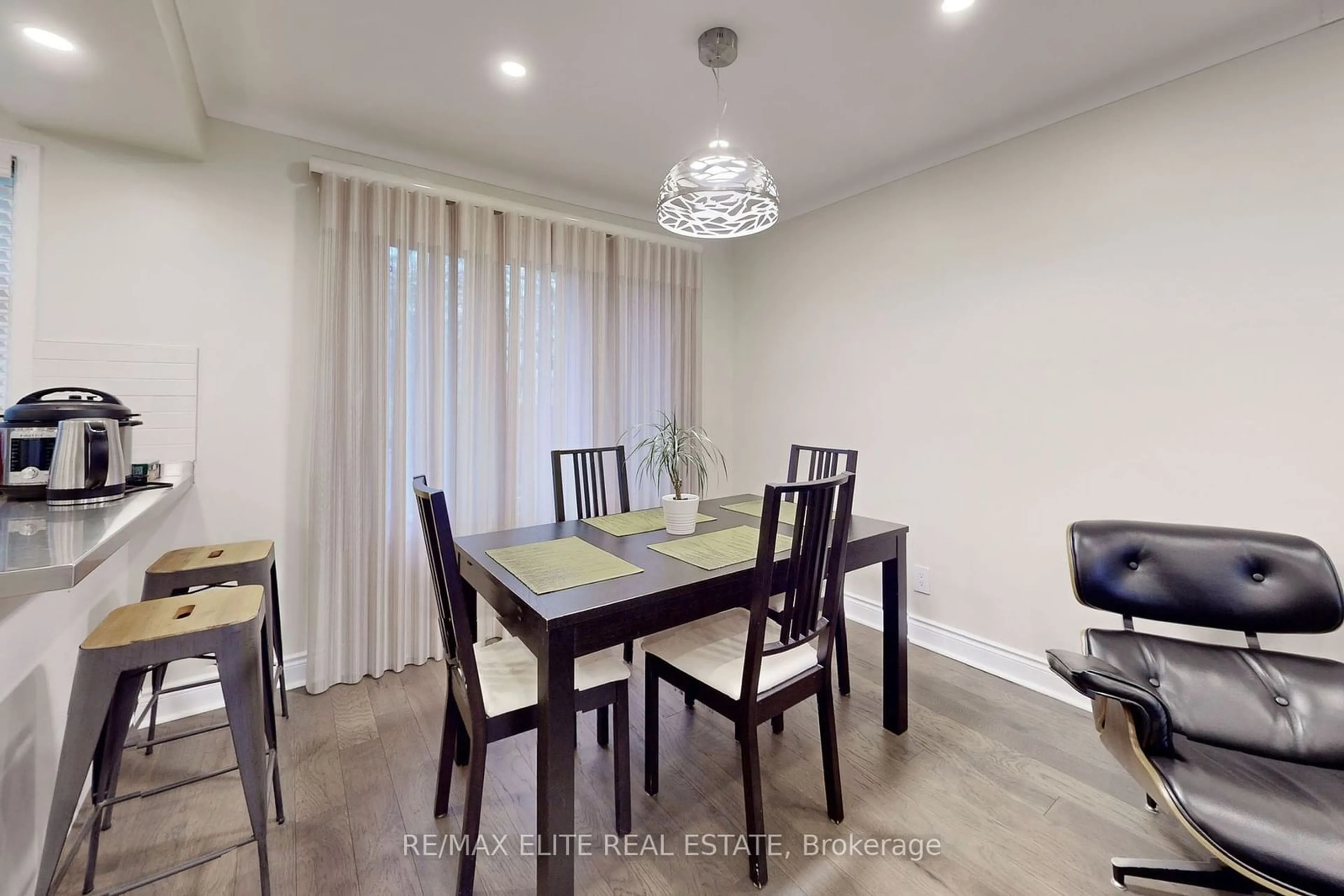 Dining room, wood/laminate floor for 50 Henderson Ave, Markham Ontario L3T 2K7