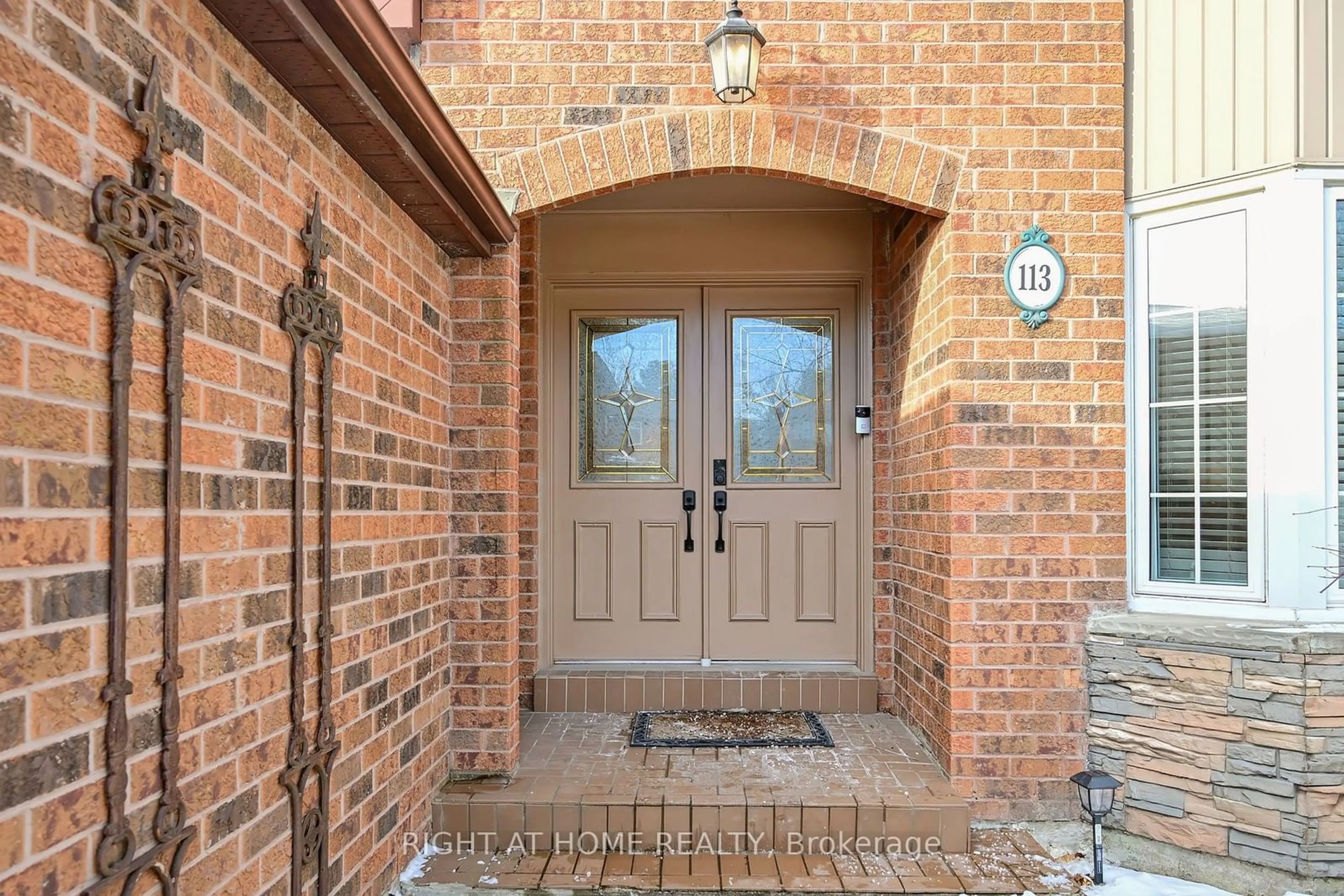 Indoor entryway for 113 Aitken Circ, Markham Ontario L3R 7L6