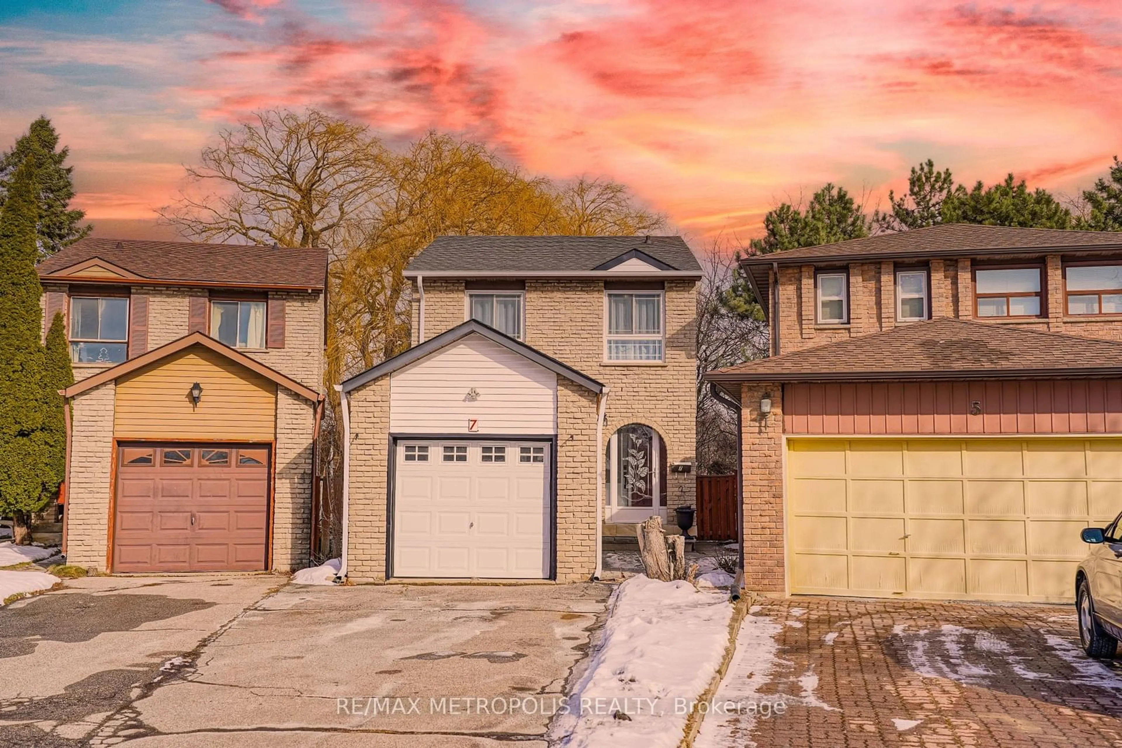 Home with brick exterior material, street for 7 Mccrackin Crt, Vaughan Ontario L4J 2T2