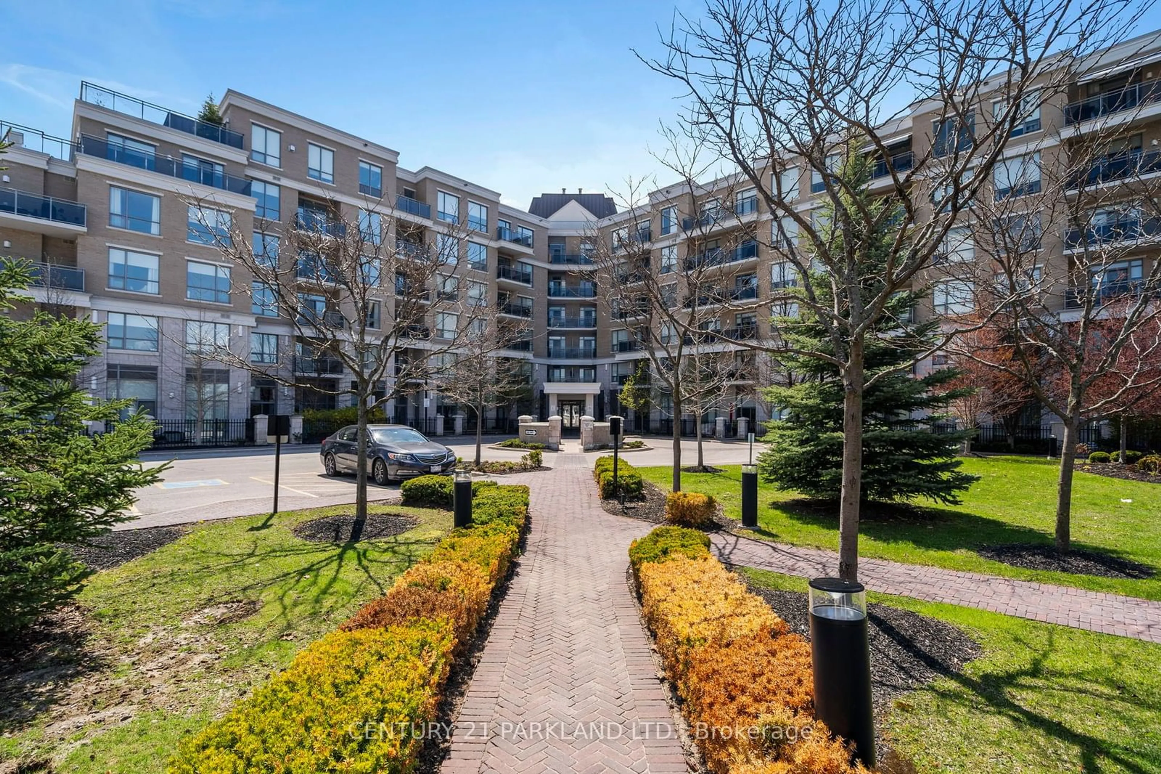 Unknown for 111 Civic Square Gate #326, Aurora Ontario L4G 0S6