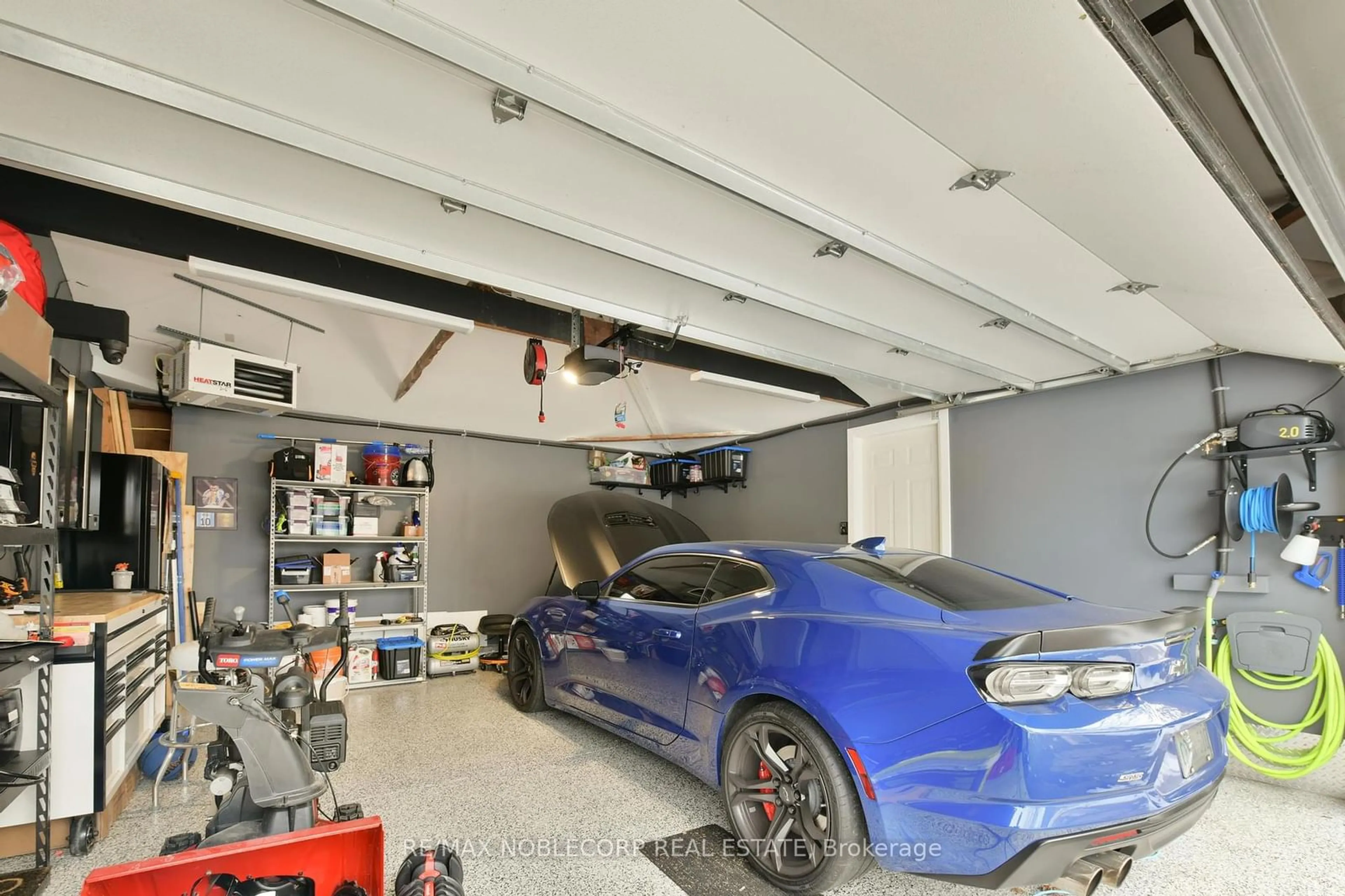 Indoor garage for 15 Eastern Ave, New Tecumseth Ontario L0G 1W0